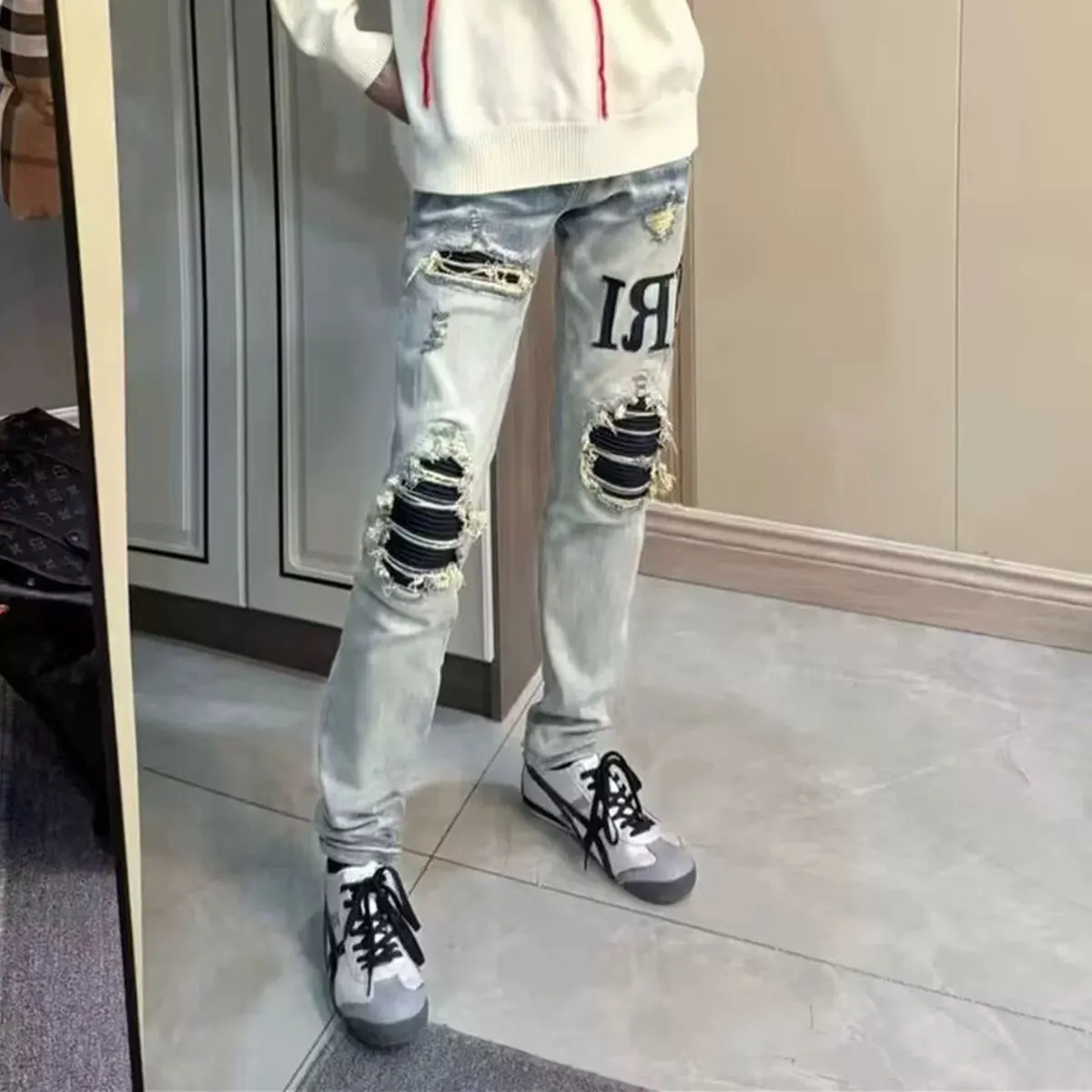 Distressed Logo-Appliqué Slim-Fit Jeans D14521823 — view 11