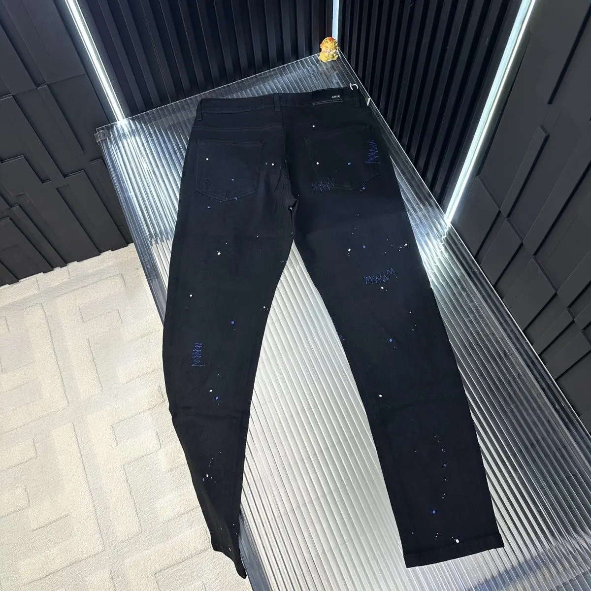 Distressed Slim-Fit Graphic Jeans D15421821 — view 2