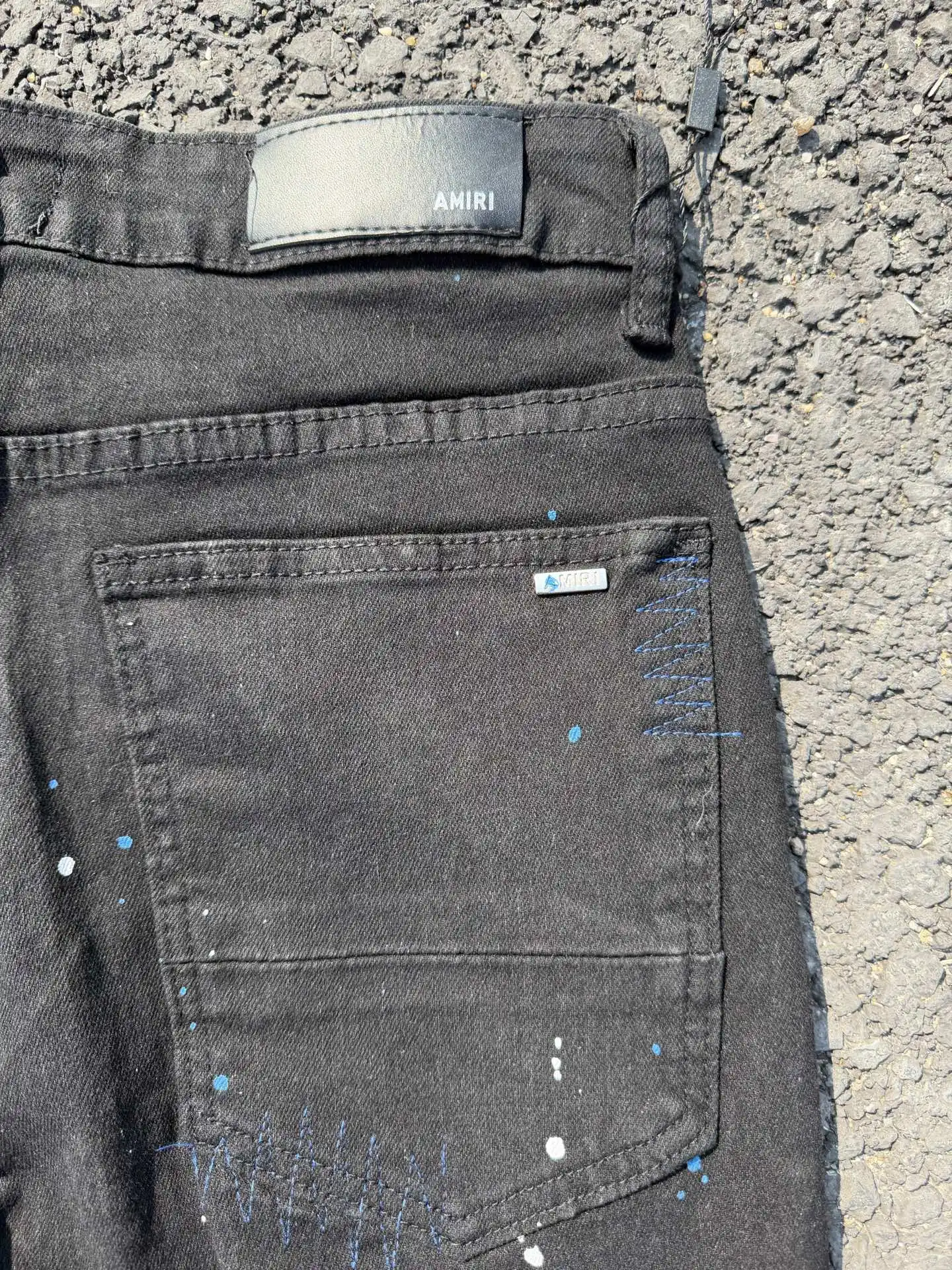 Distressed Slim-Fit Graphic Jeans D15421821 — view 11
