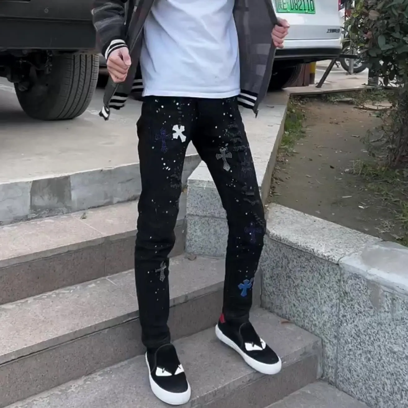 Distressed Slim-Fit Graphic Jeans D15421821 — view 16
