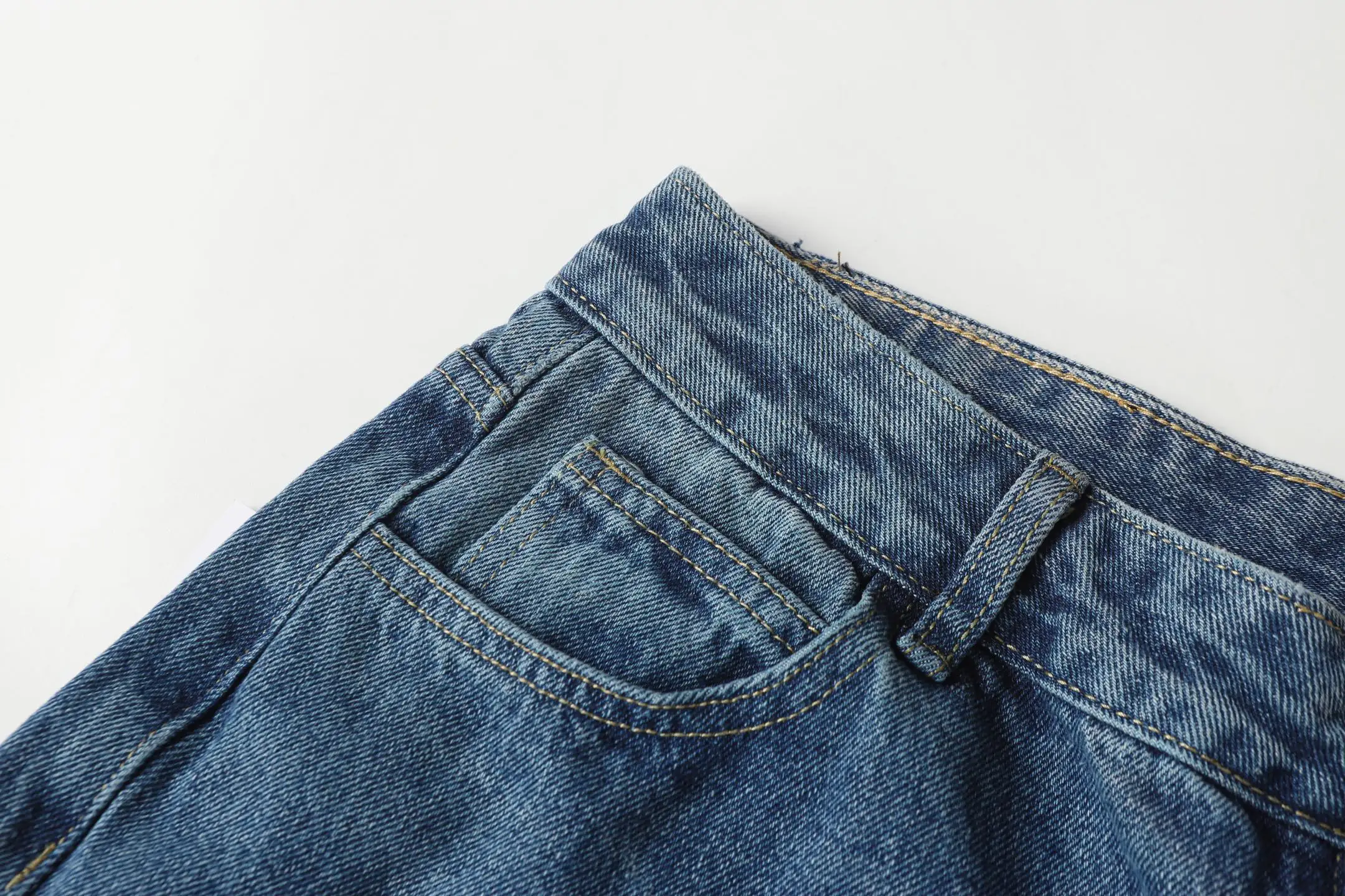 Cross-Patch Appliqué Straight-Leg Jeans D15513474 — view 6