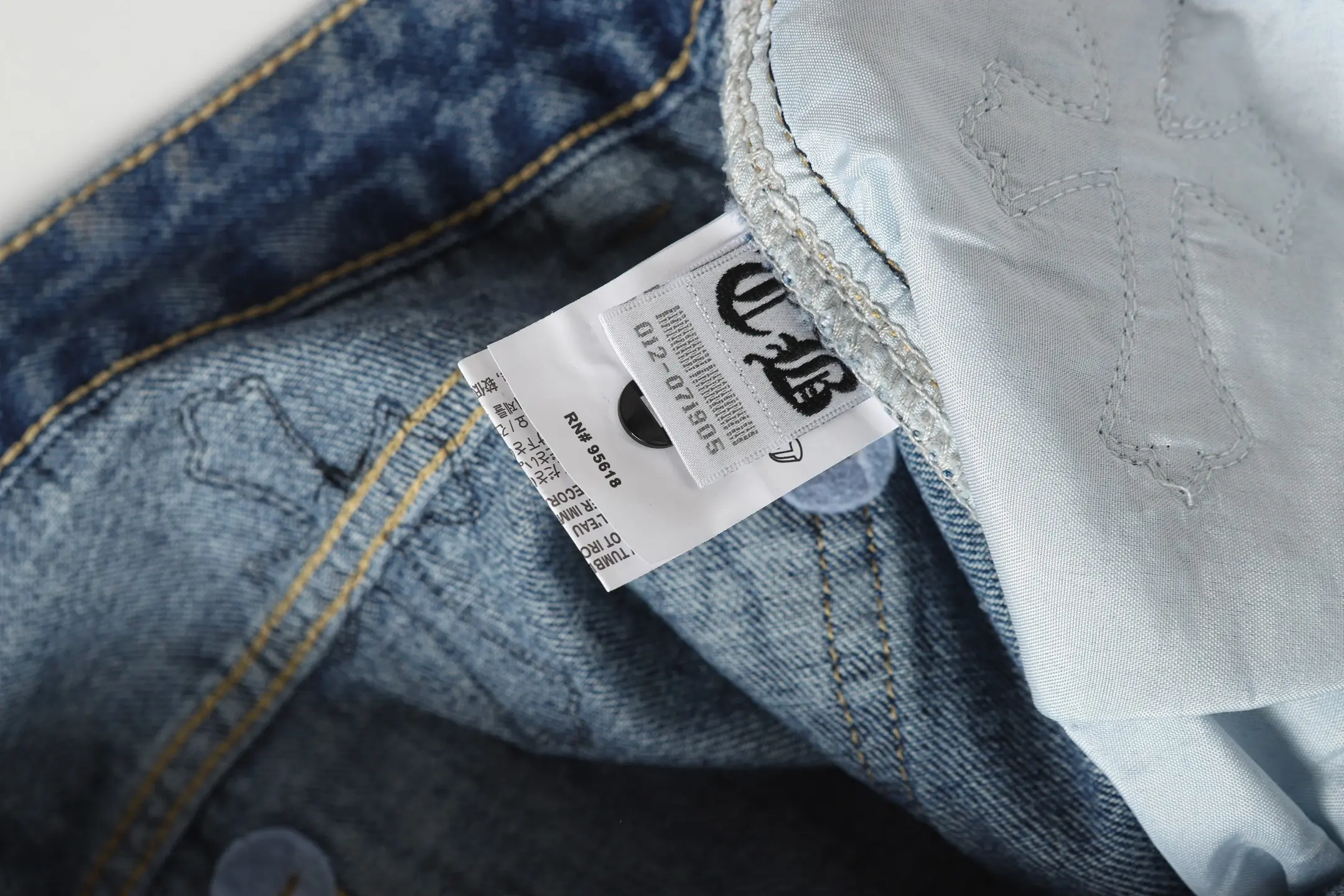 Cross-Patch Appliqué Straight-Leg Jeans D15513474 — view 7
