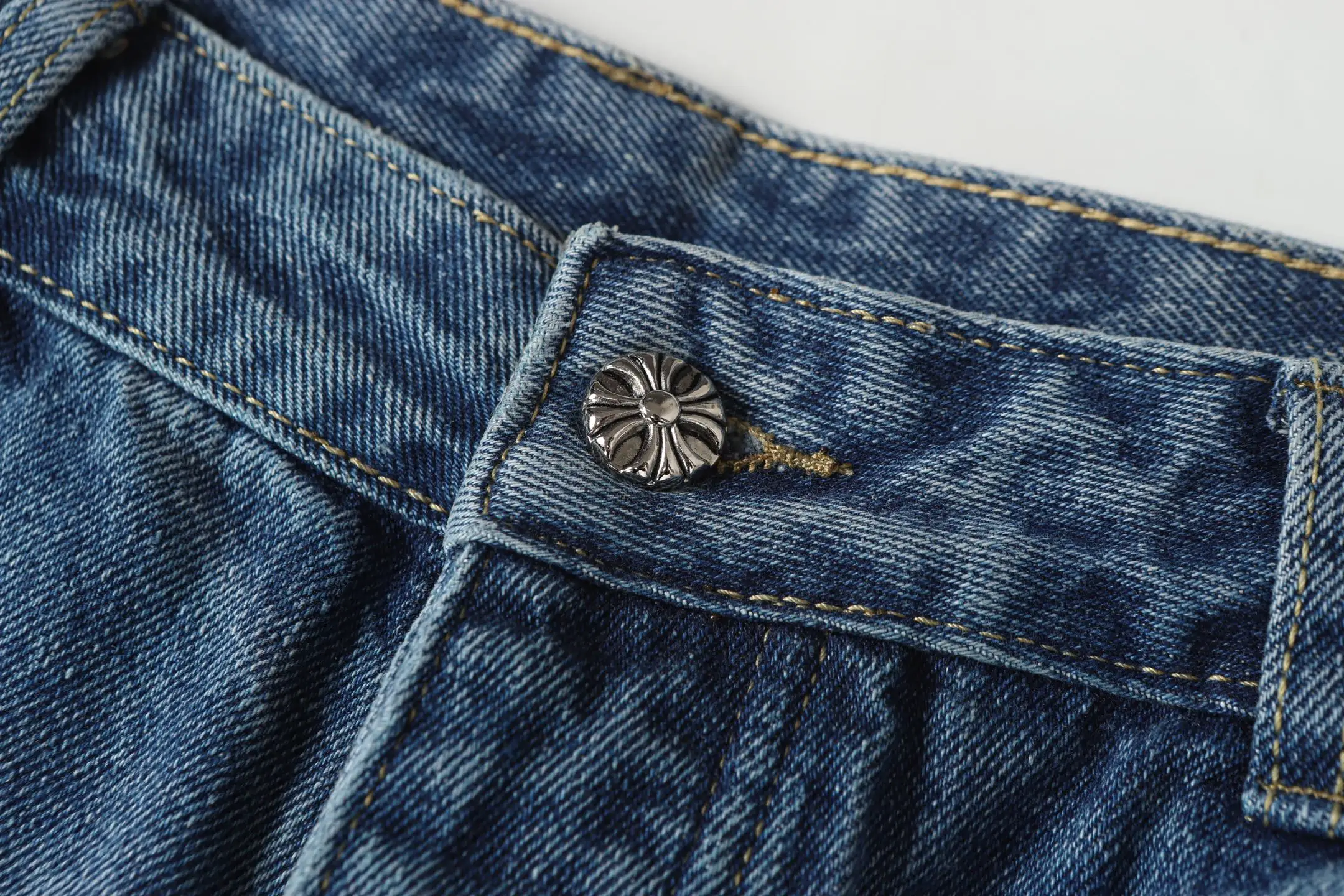 Cross-Patch Appliqué Straight-Leg Jeans D15513474 — view 9