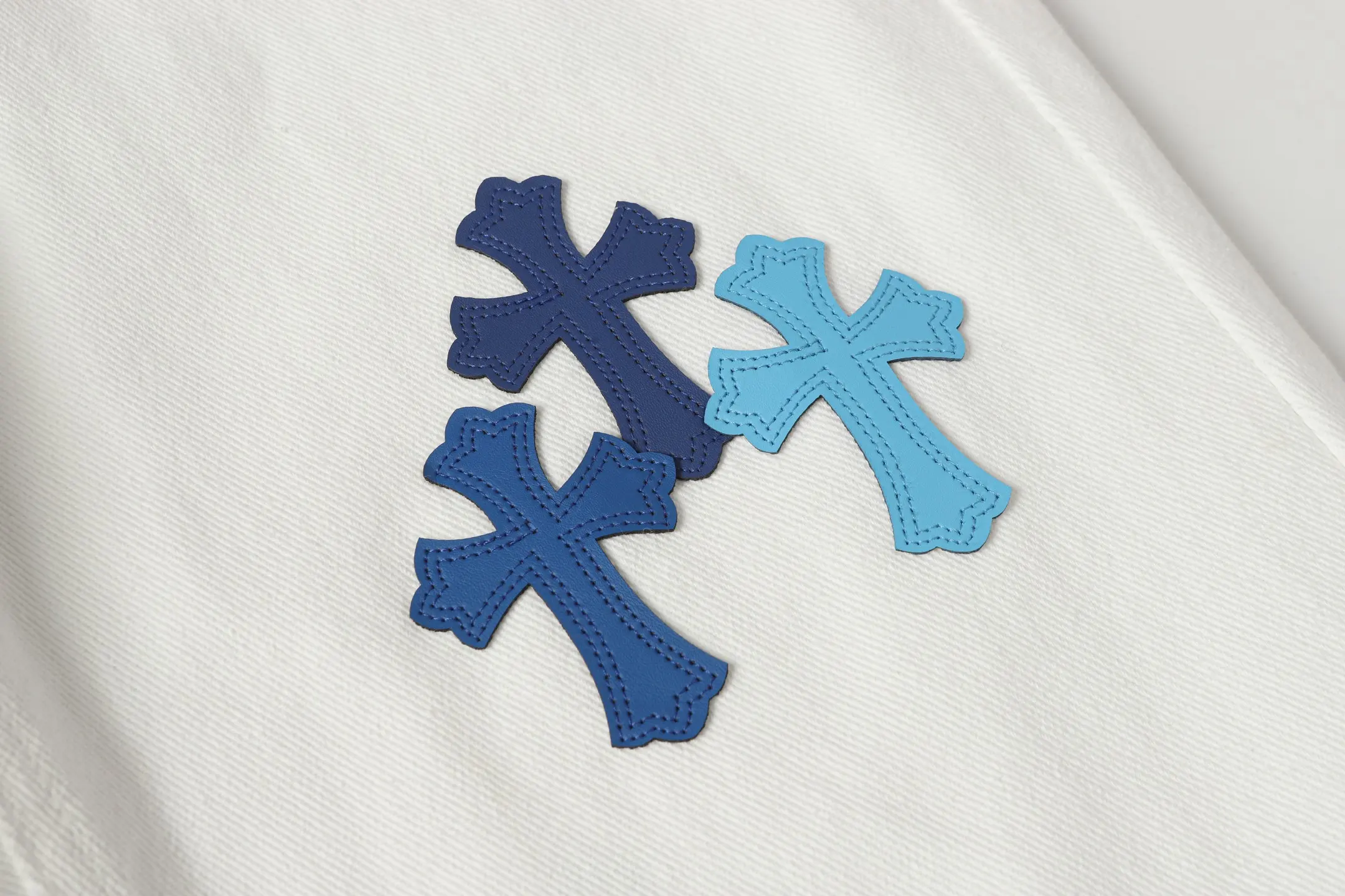 Cross Patch Embroidered Straight-Leg Jeans D15513473 — view 5