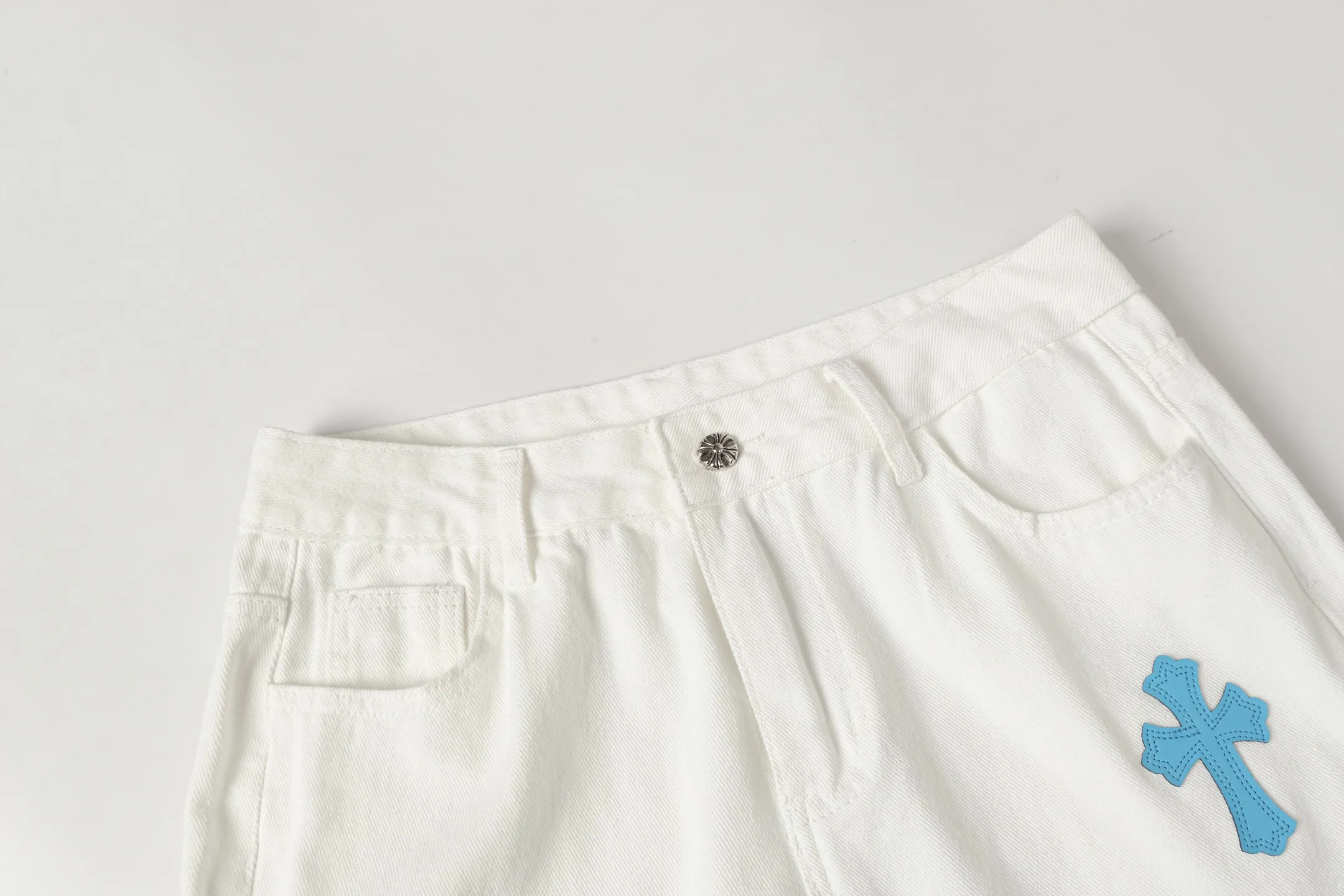 Cross Patch Embroidered Straight-Leg Jeans D15513473 — view 7