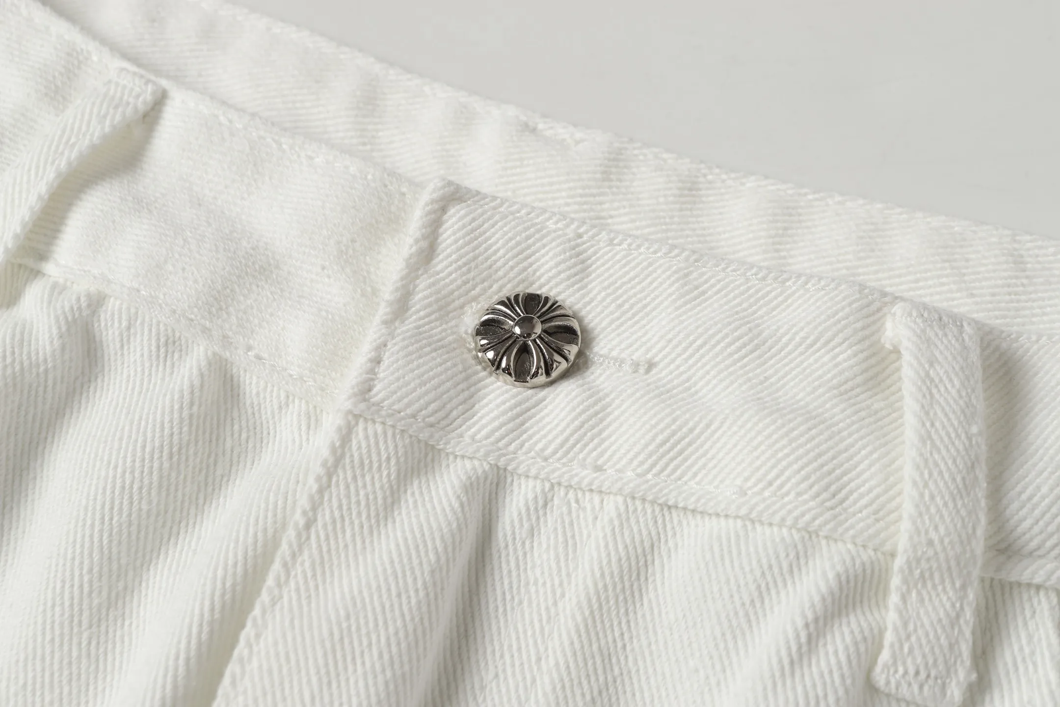 Cross Patch Embroidered Straight-Leg Jeans D15513473 — view 8