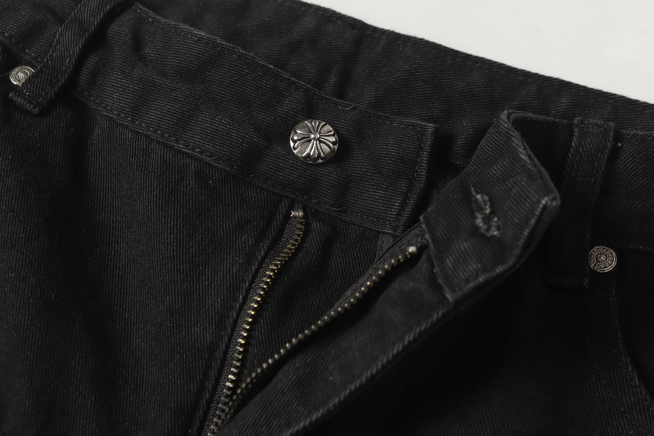 Cross Patch Embroidered Straight-Leg Jeans D14013592 — view 4
