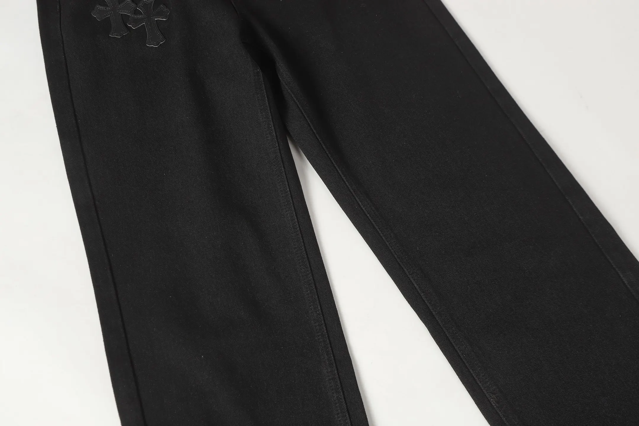 Cross Patch Embroidered Straight-Leg Jeans D14013592 — view 10