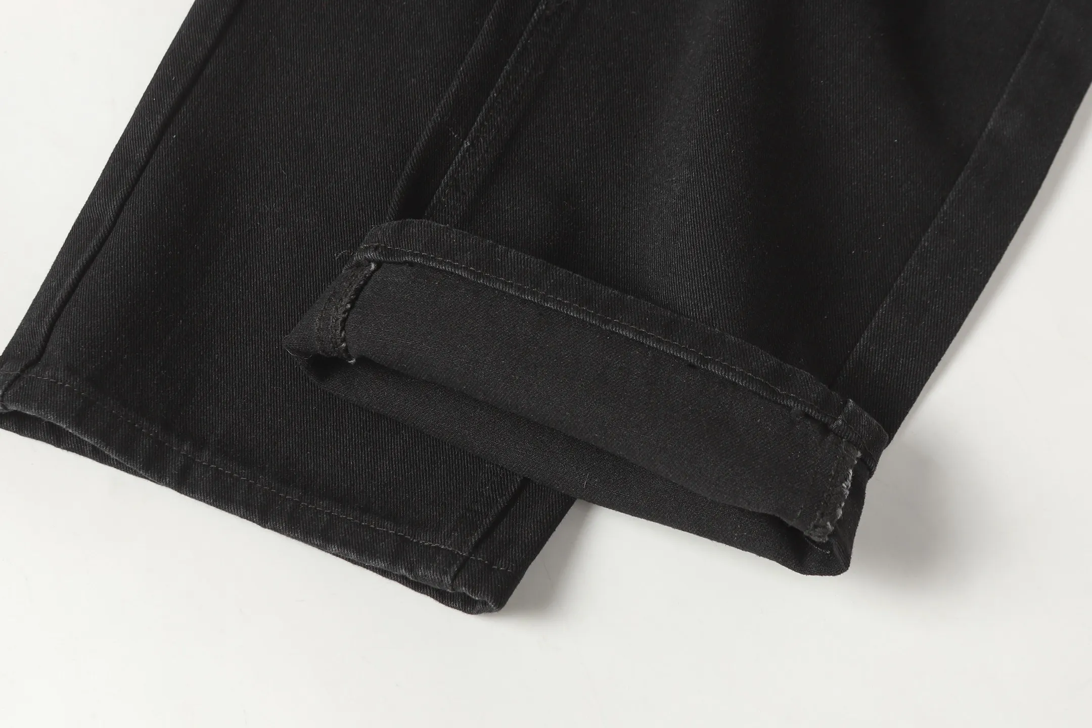 Cross Patch Embroidered Straight-Leg Jeans D14013592 — view 11