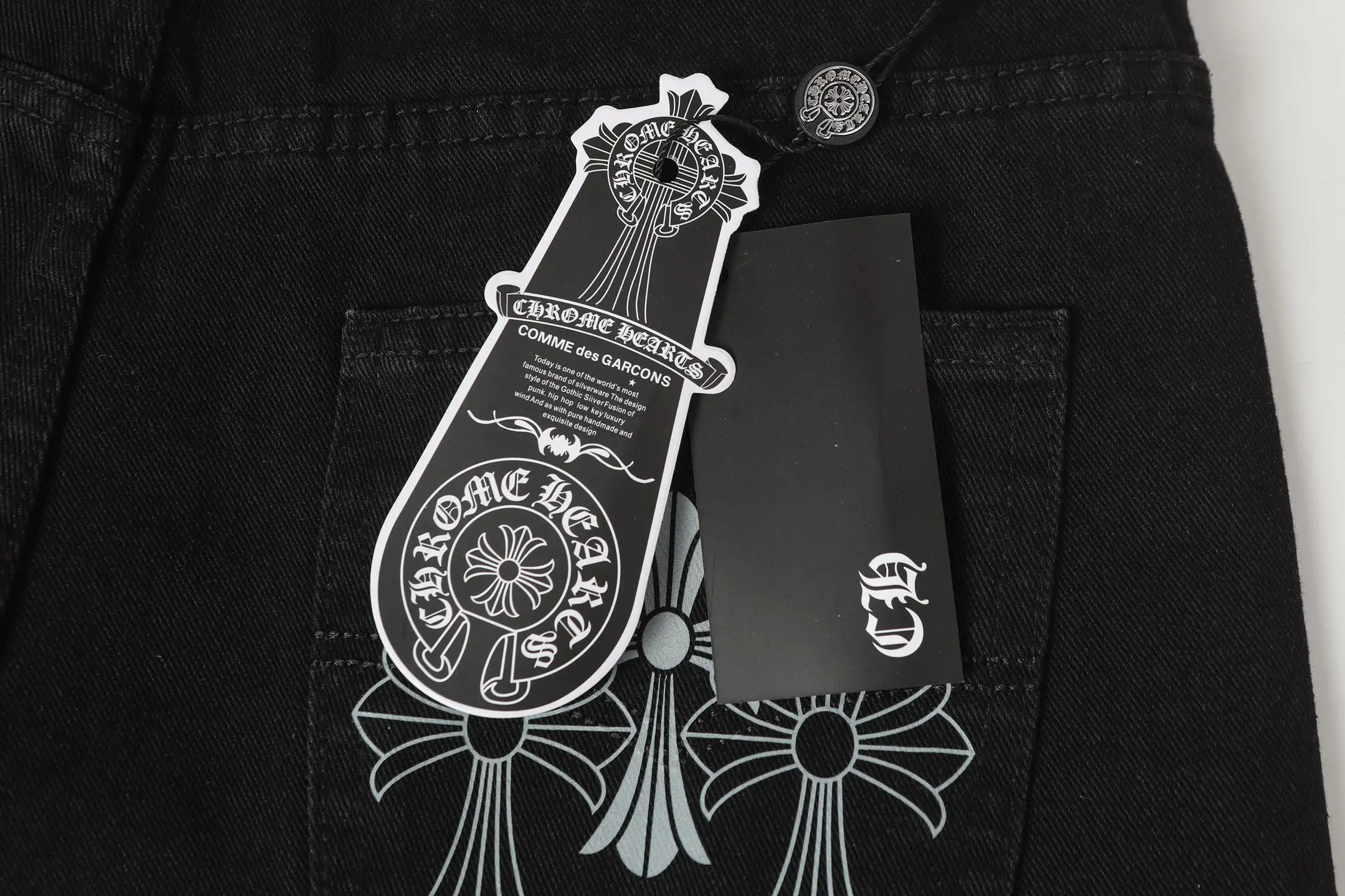 Cross Patch Embroidered Straight-Leg Jeans D14013592 — view 12