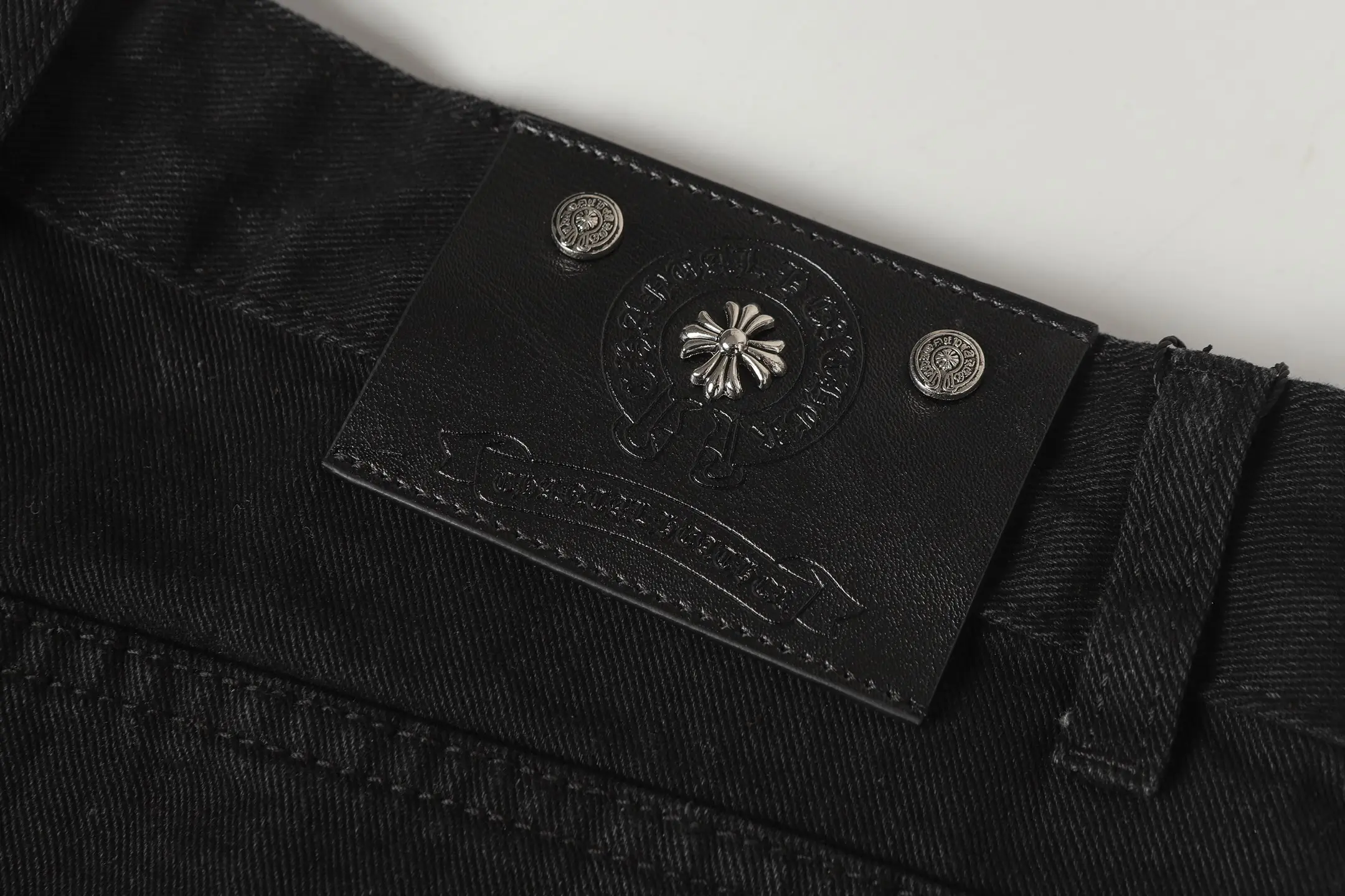 Cross Patch Embroidered Straight-Leg Jeans D14013592 — view 13