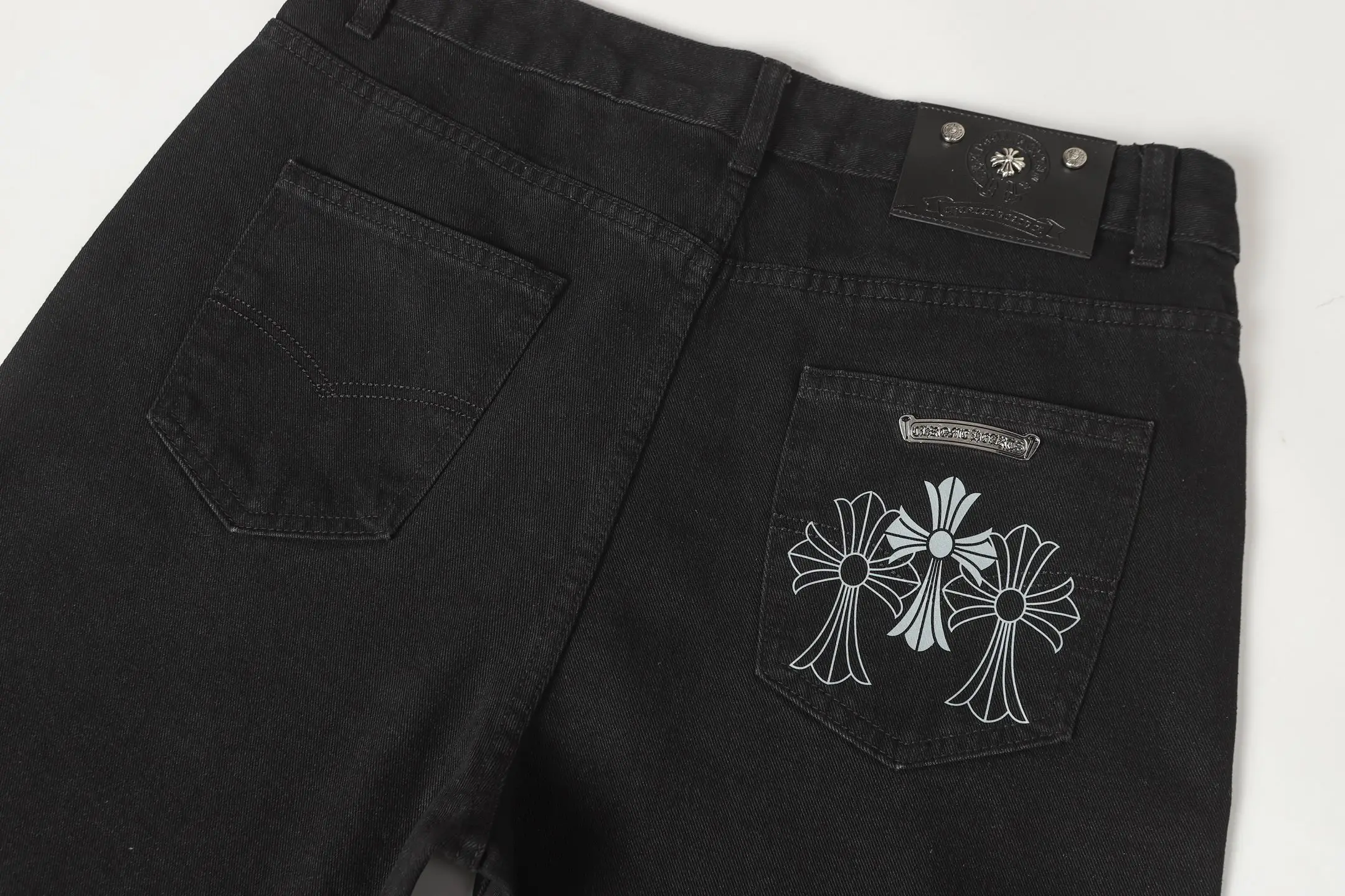 Cross Patch Embroidered Straight-Leg Jeans D14013592 — view 14
