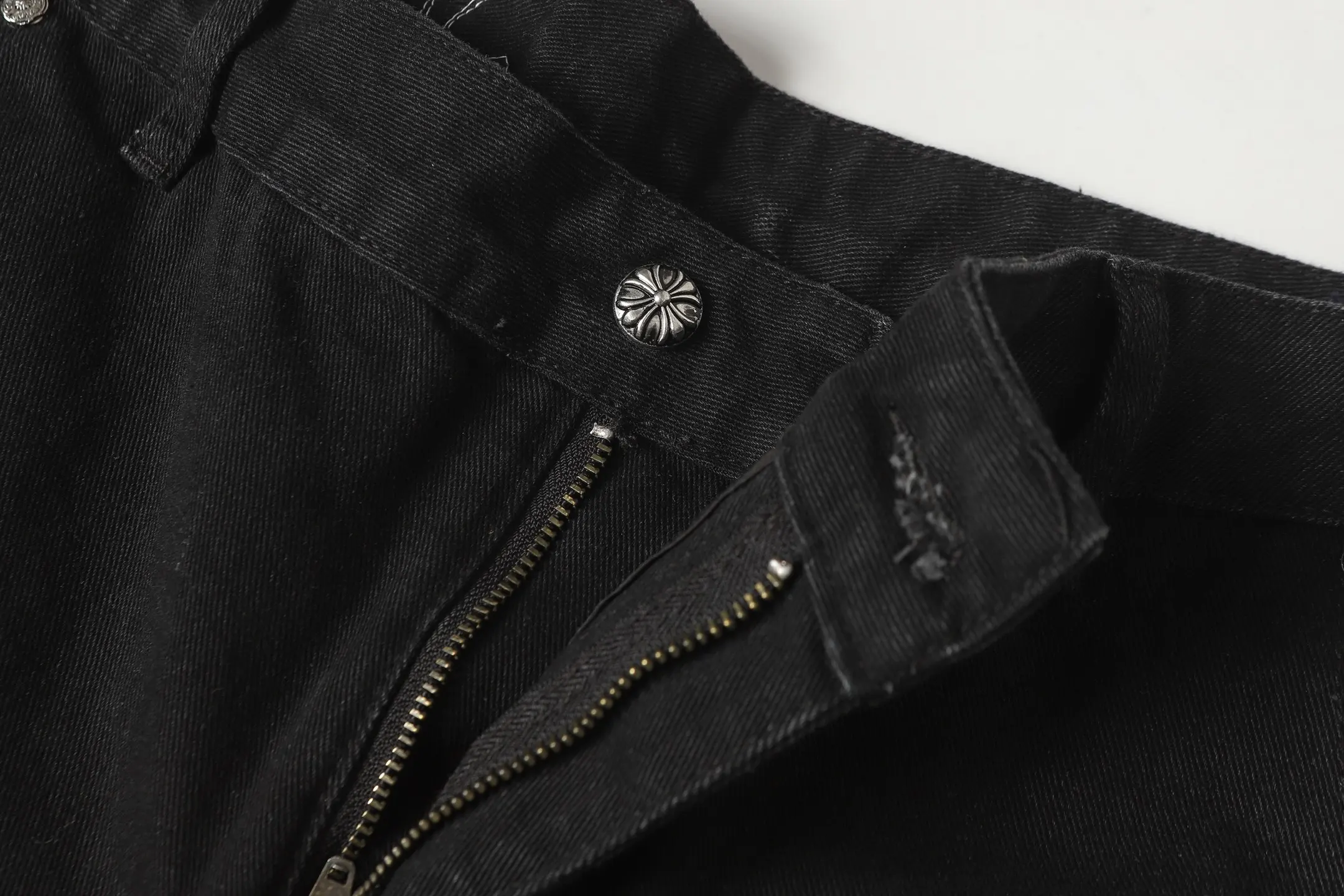 Cross Patch Embroidered Straight-Leg Jeans D16013591 — view 4