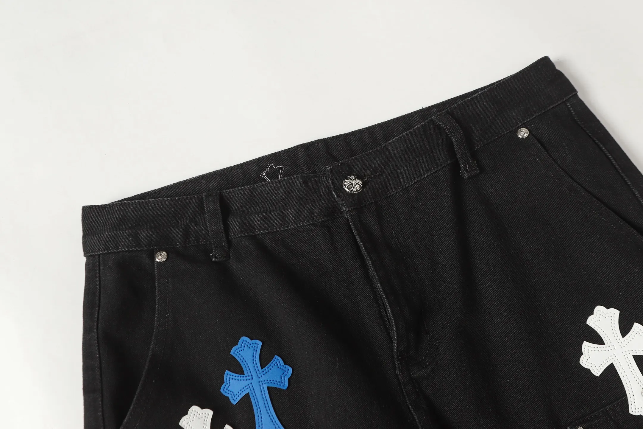 Cross Patch Embroidered Straight-Leg Jeans D16013591 — view 6