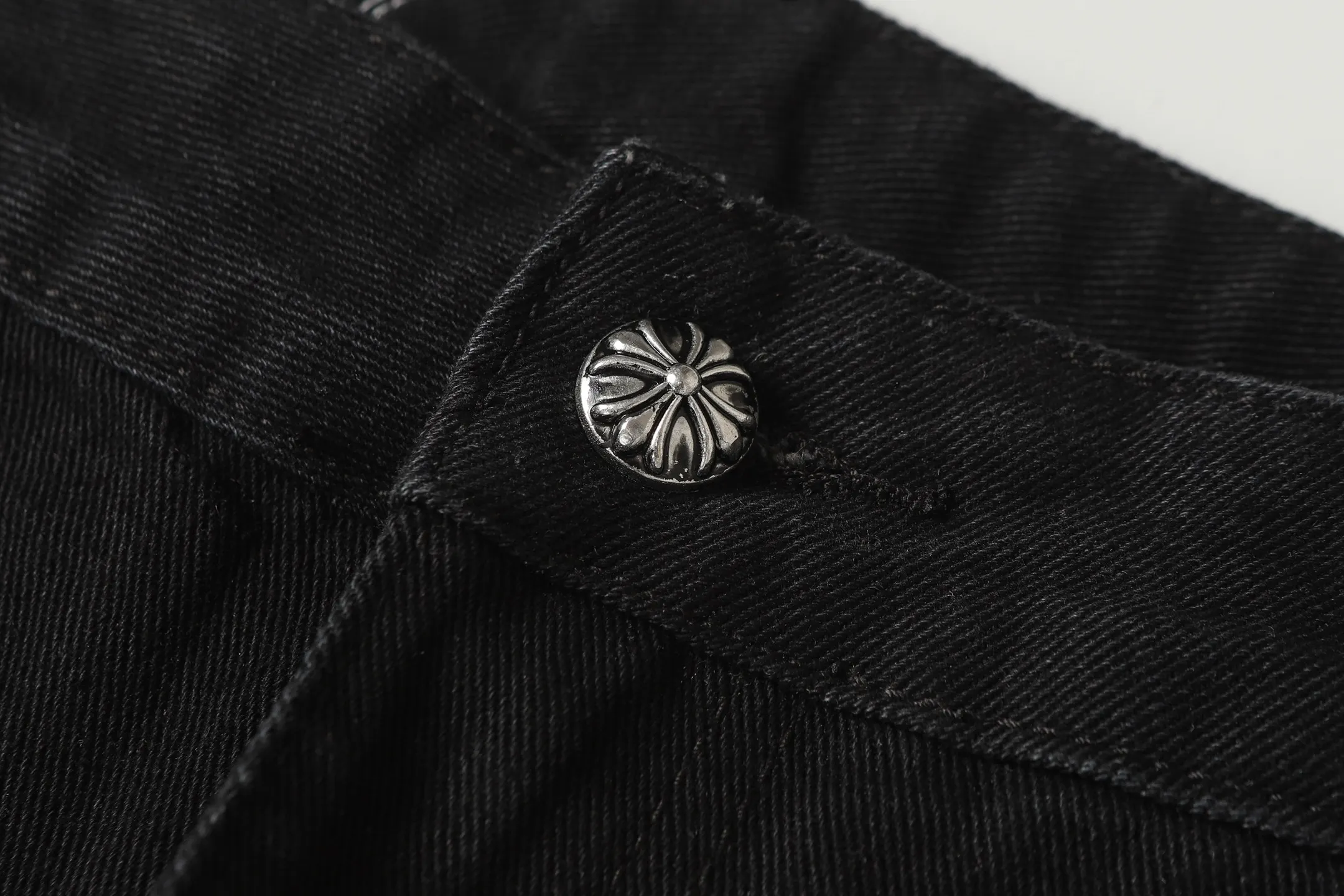 Cross Patch Embroidered Straight-Leg Jeans D16013591 — view 7