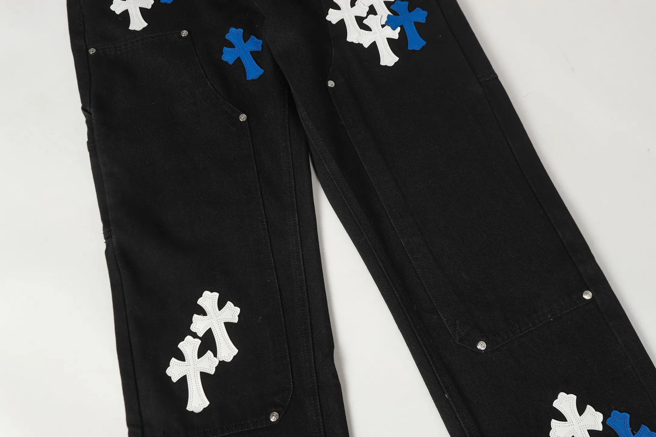 Cross Patch Embroidered Straight-Leg Jeans D16013591 — view 10