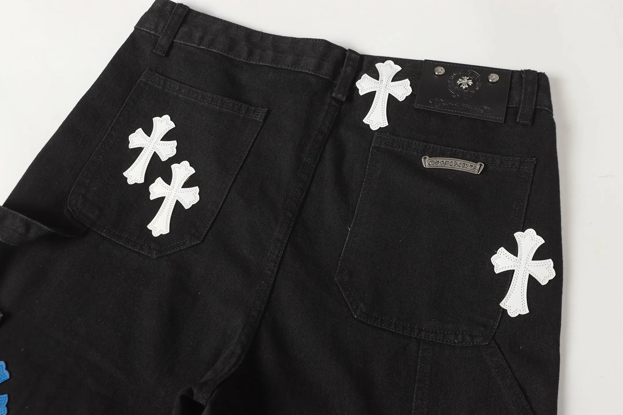 Cross Patch Embroidered Straight-Leg Jeans D16013591 — view 13