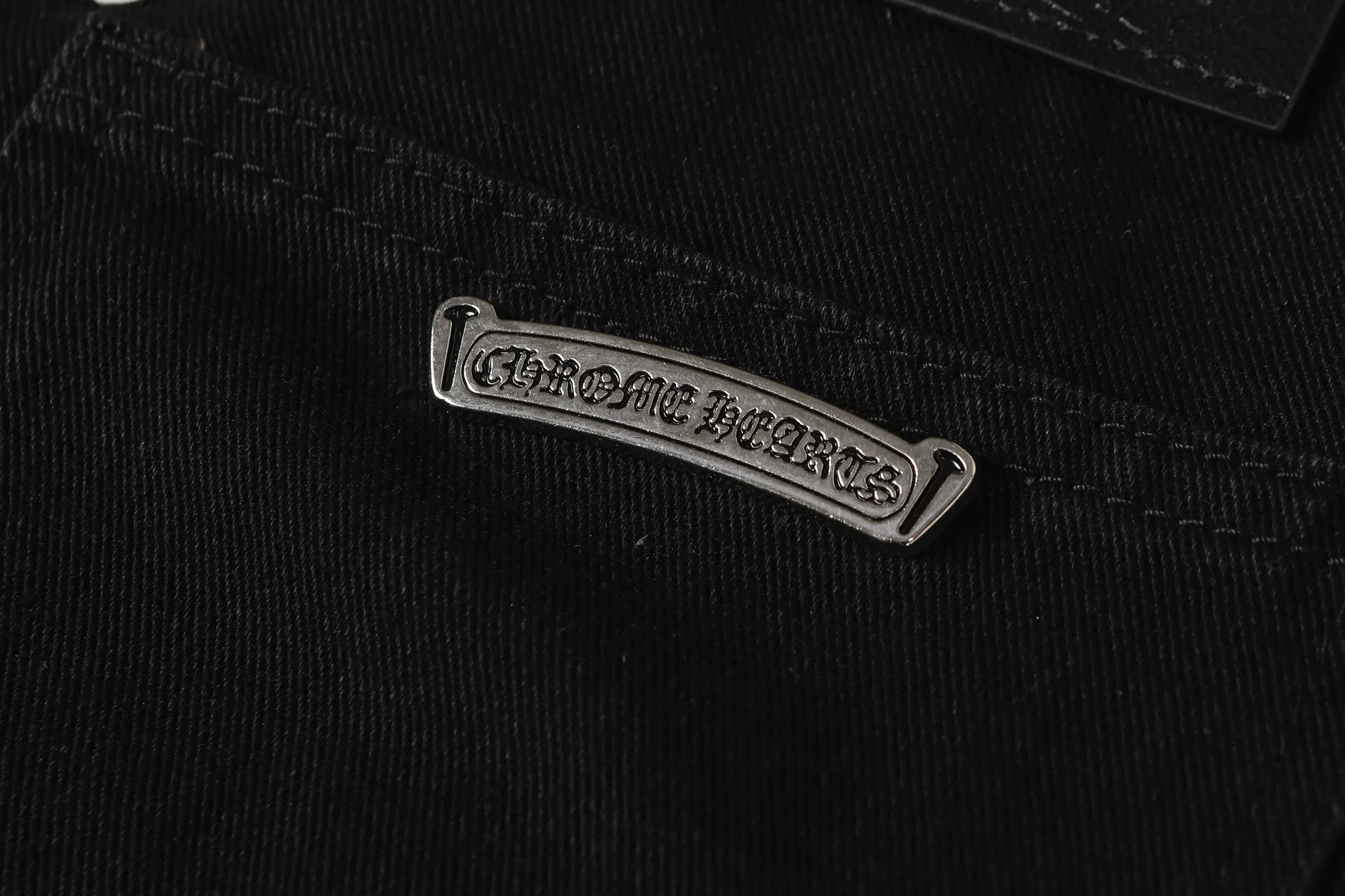 Cross Patch Embroidered Straight-Leg Jeans D16013591 — view 15