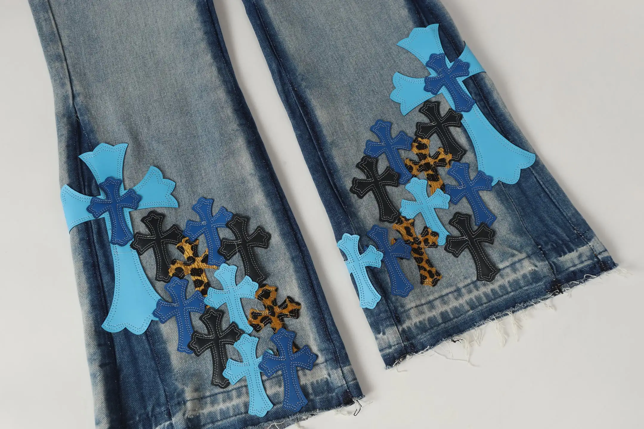 Cross Patch Flared Jeans D17013581 — view 10
