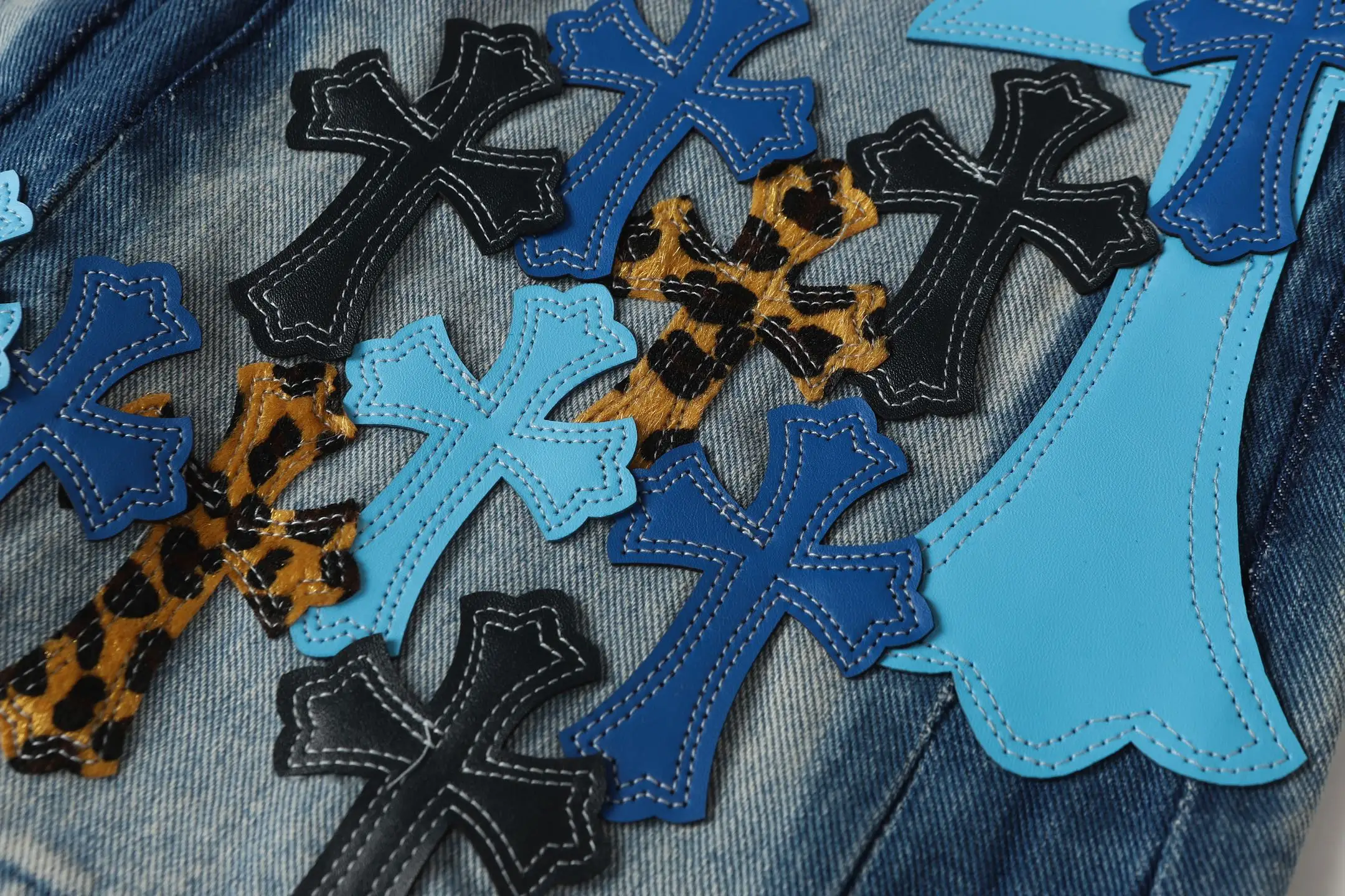 Cross Patch Flared Jeans D17013581 — view 12