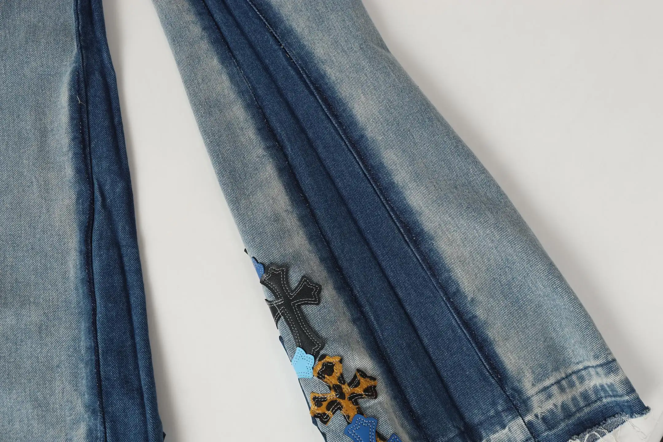 Cross Patch Flared Jeans D17013581 — view 17