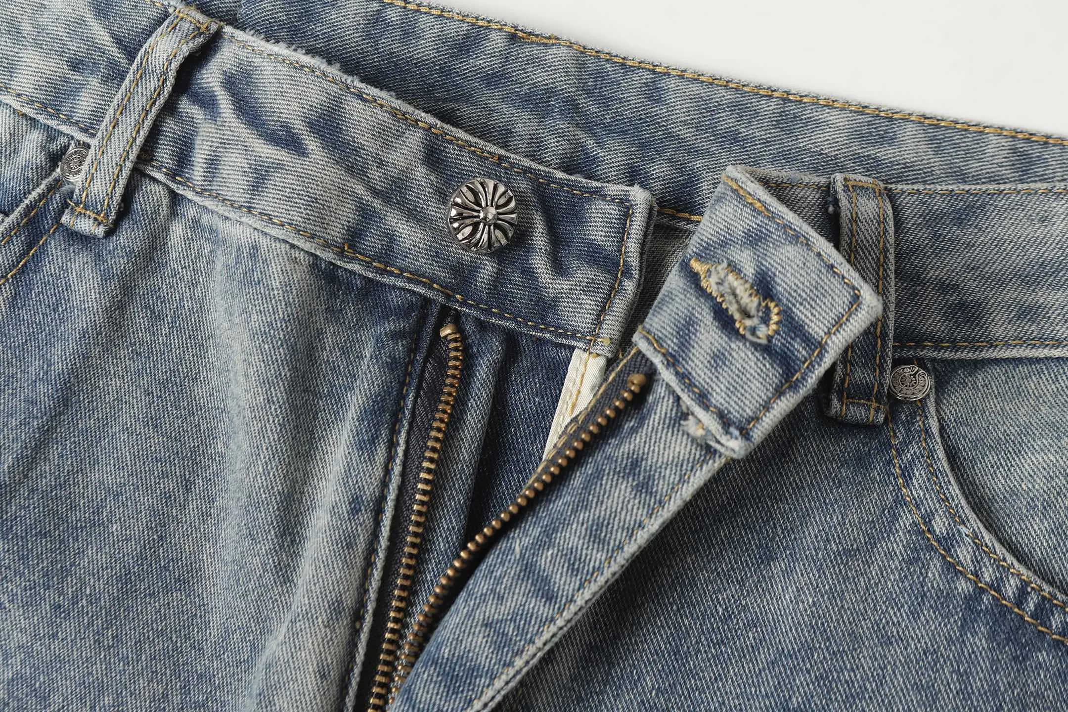 Cross Patch Embroidered Straight-Leg Jeans D15013682 — view 4