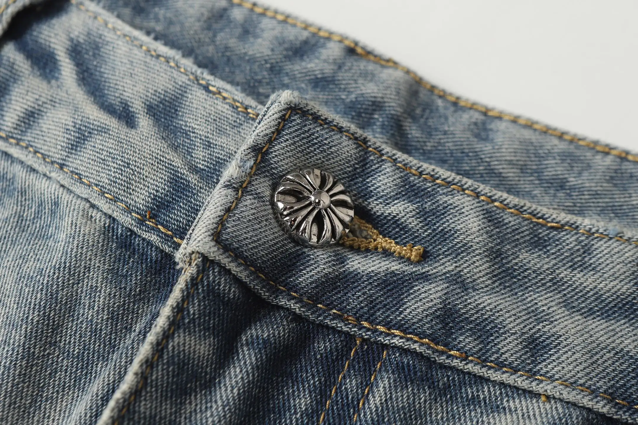 Cross Patch Embroidered Straight-Leg Jeans D15013682 — view 7
