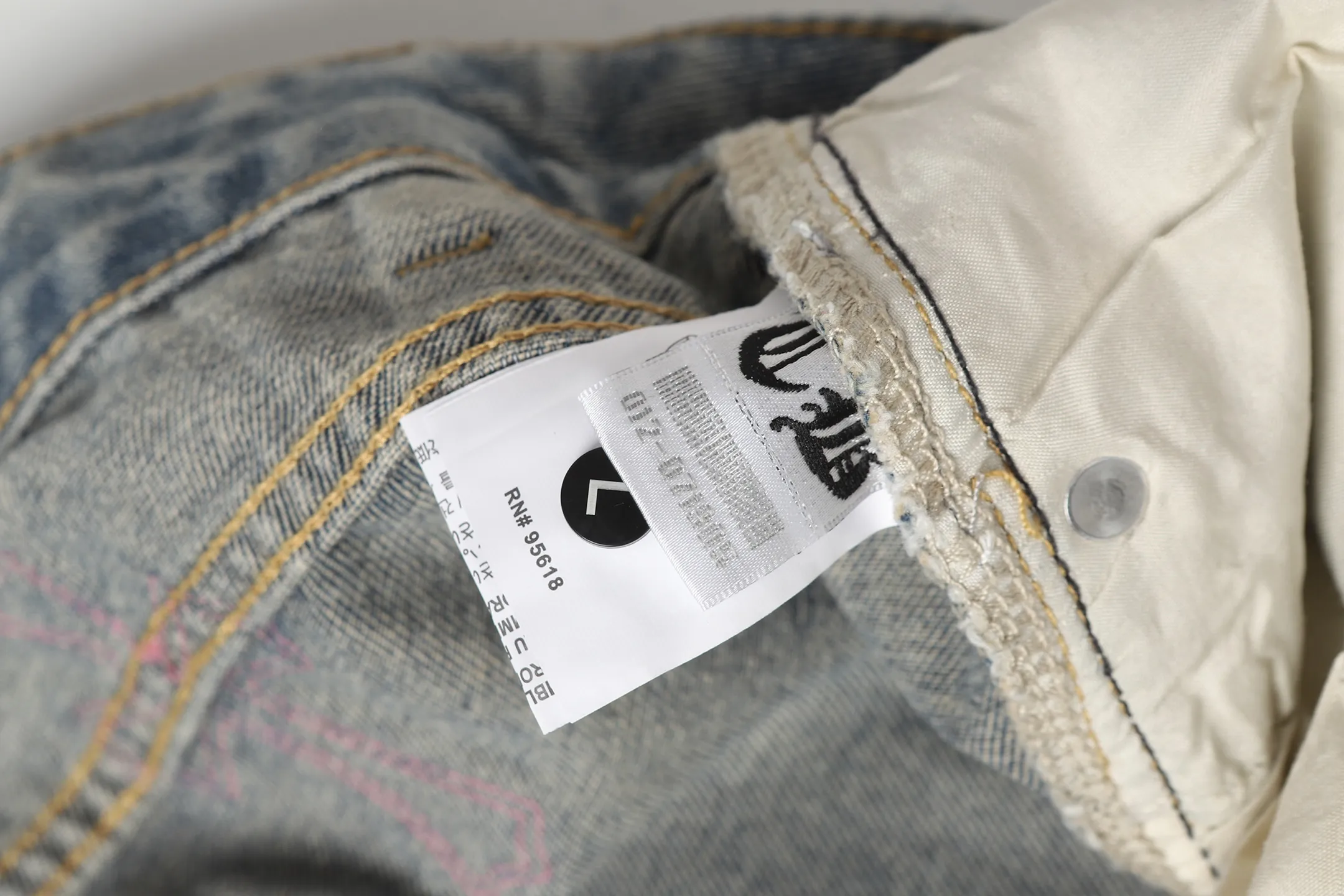 Cross Patch Embroidered Straight-Leg Jeans D15013682 — view 11