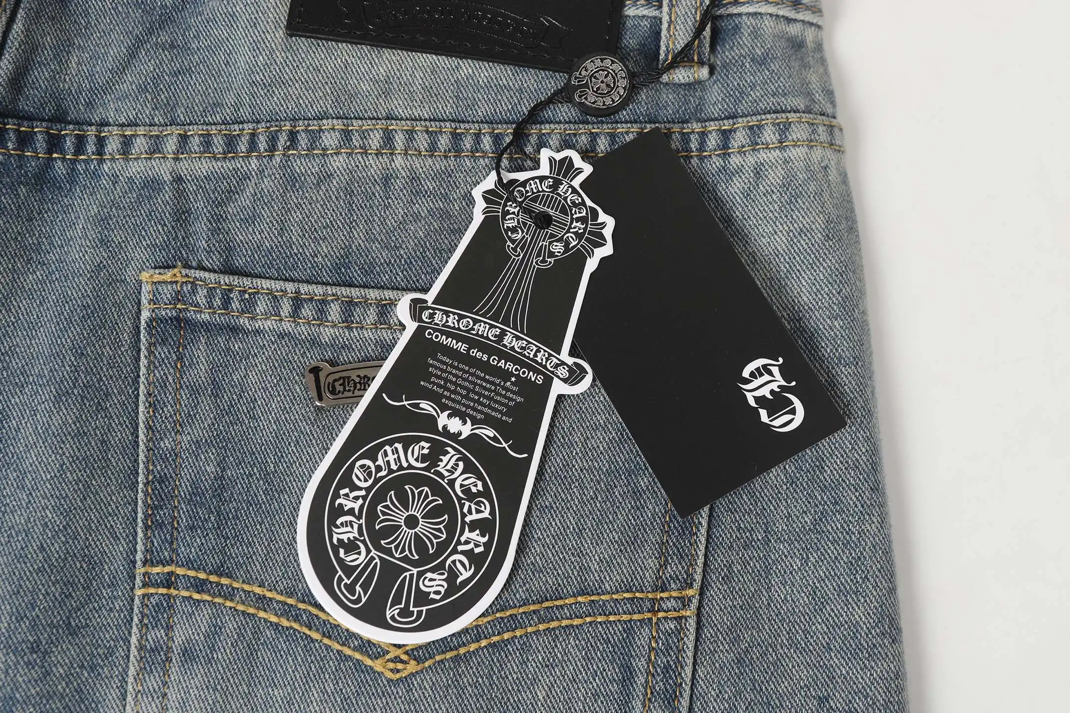 Cross Patch Embroidered Straight-Leg Jeans D15013682 — view 12