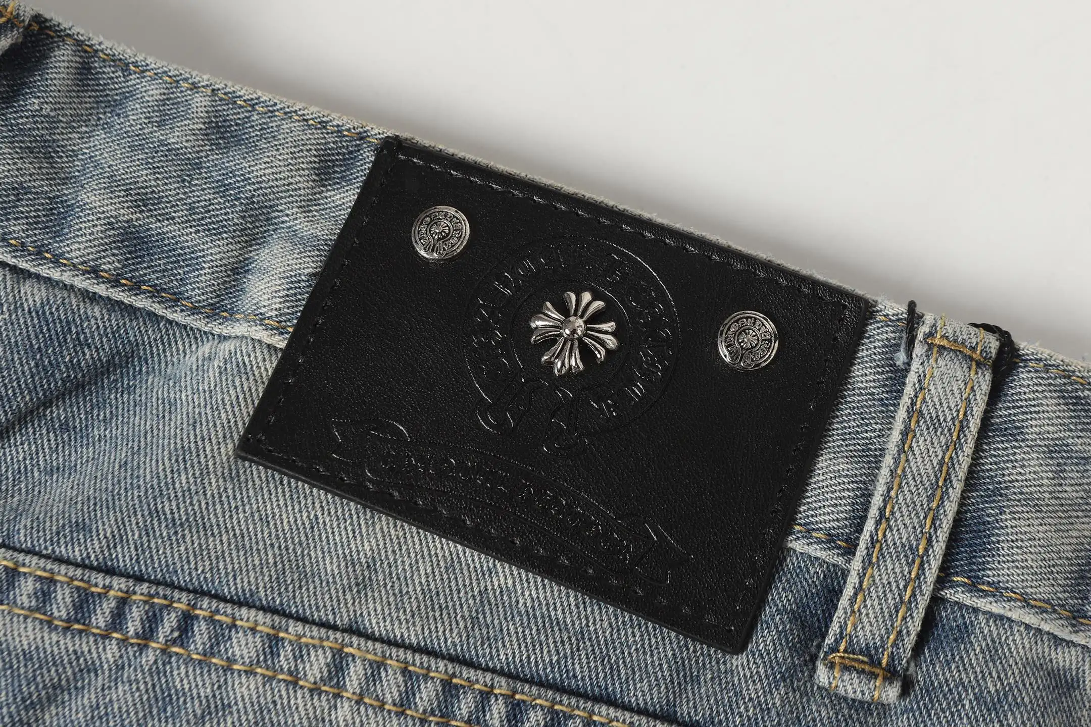 Cross Patch Embroidered Straight-Leg Jeans D15013682 — view 14