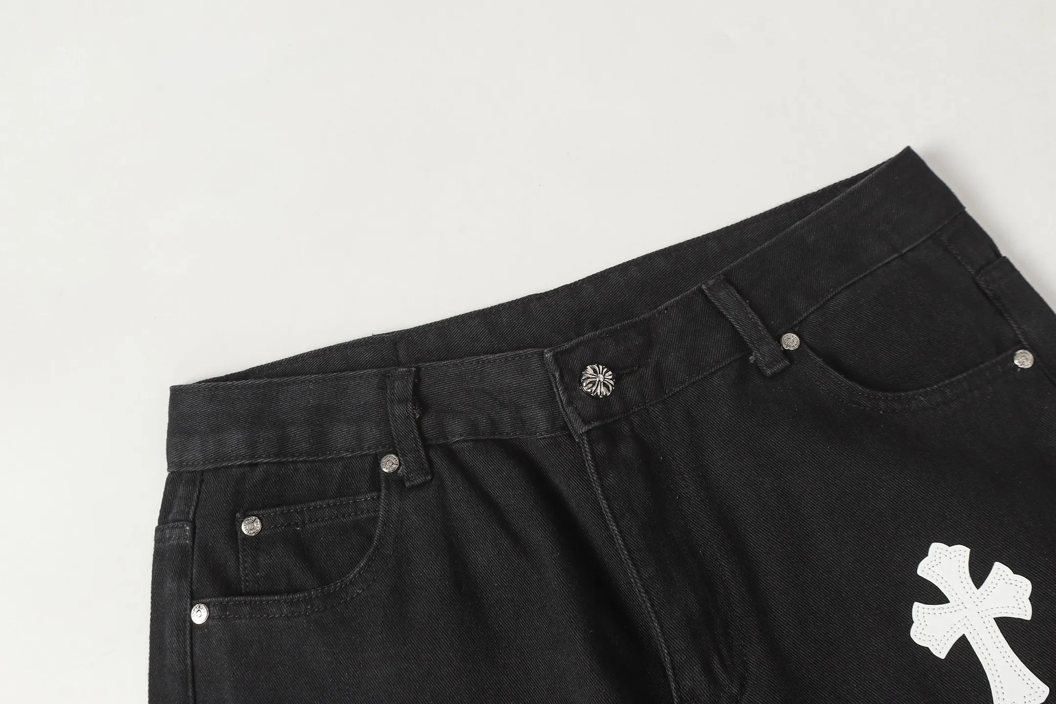 Cross Patch Straight-Leg Jeans D15013678 — view 4