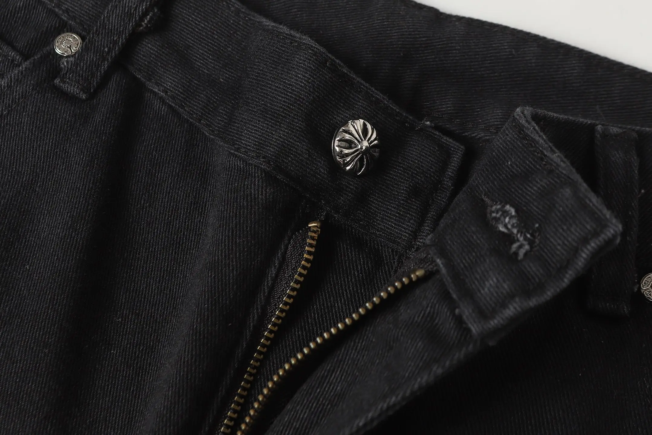 Cross Patch Straight-Leg Jeans D15013678 — view 5