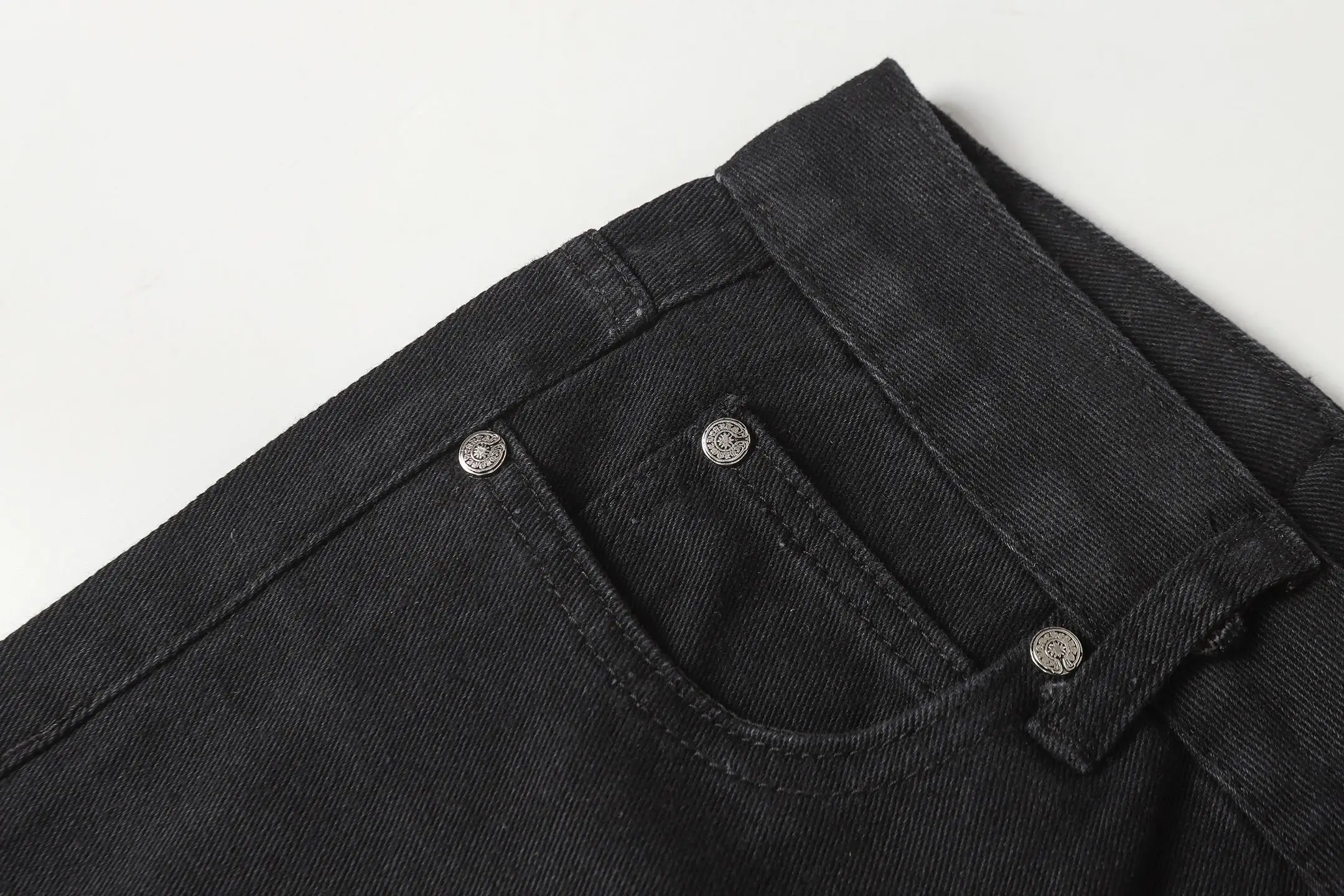 Cross Patch Straight-Leg Jeans D15013678 — view 6