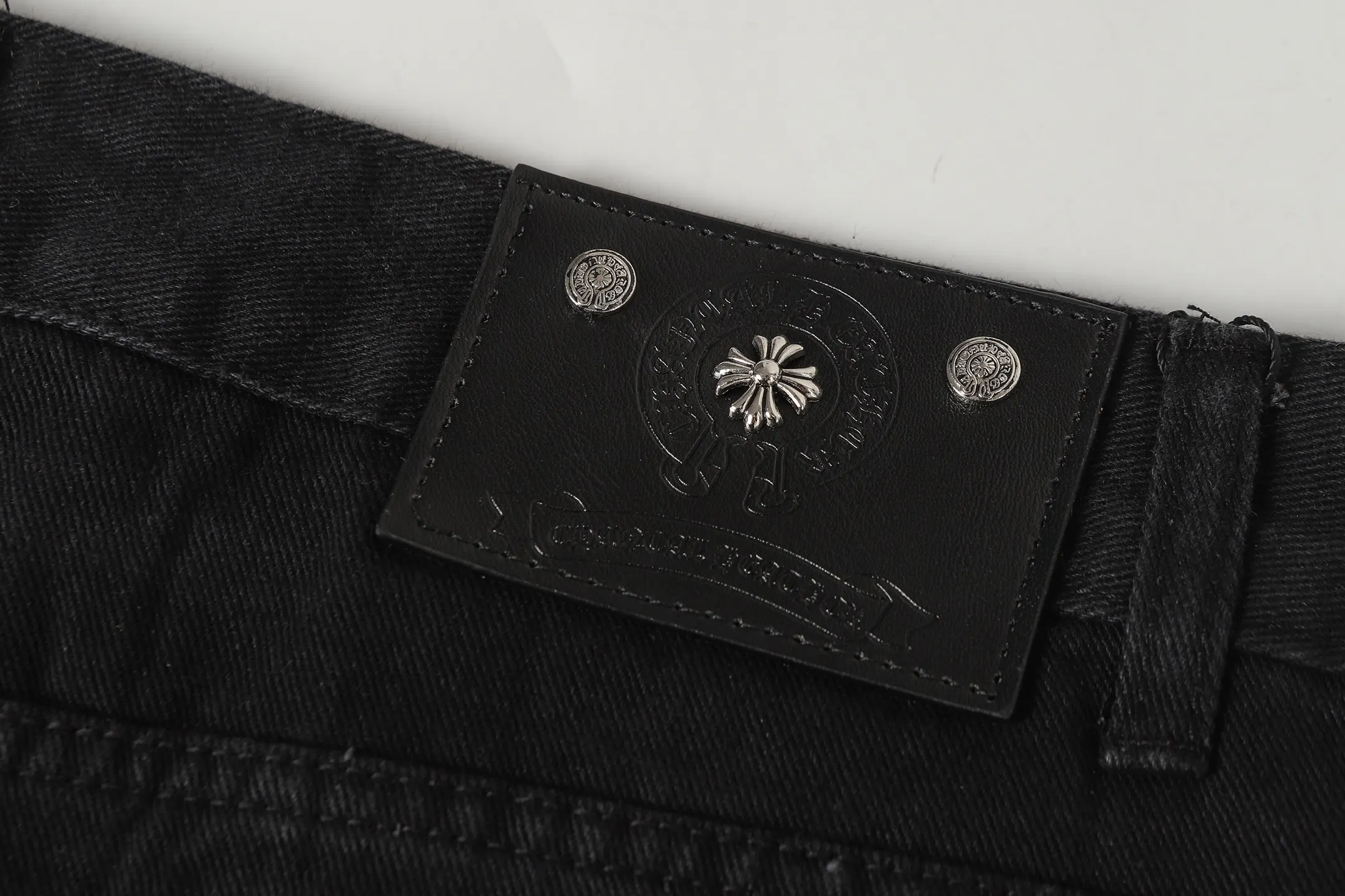 Cross Patch Straight-Leg Jeans D15013678 — view 7