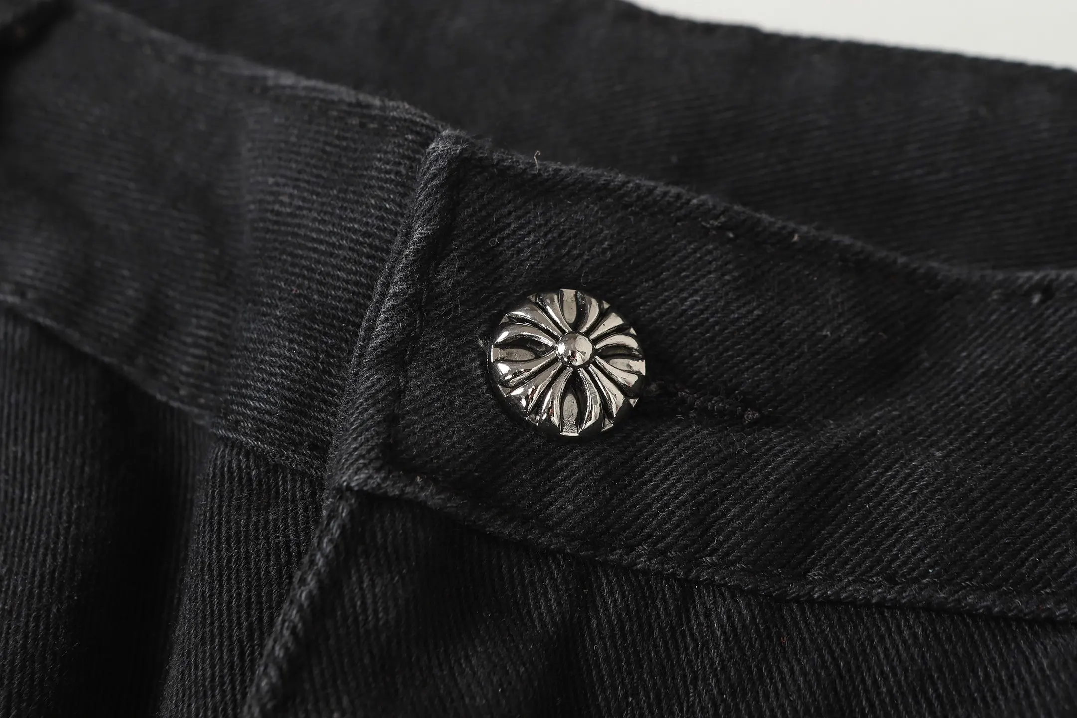 Cross Patch Straight-Leg Jeans D15013678 — view 8