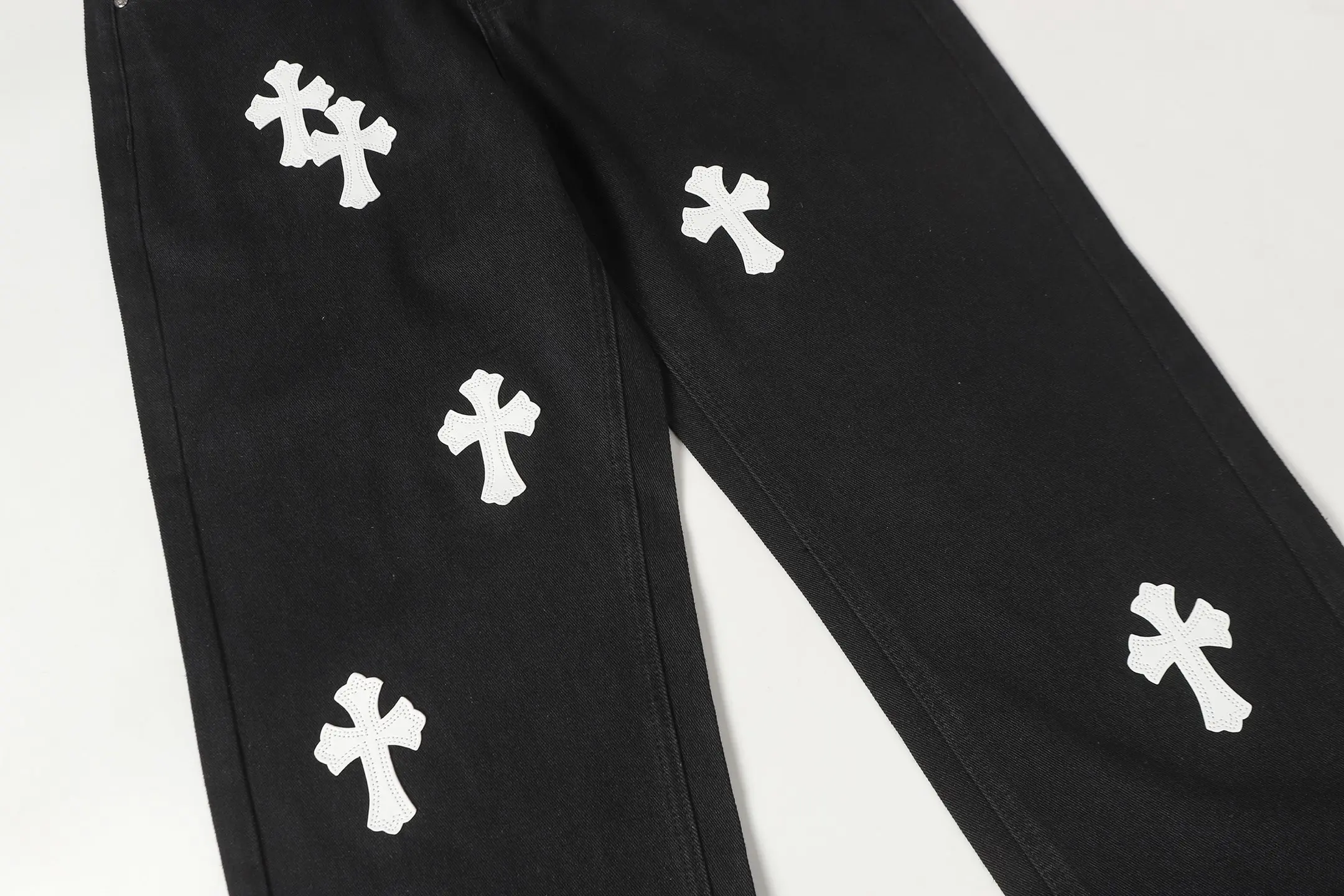 Cross Patch Straight-Leg Jeans D15013678 — view 9