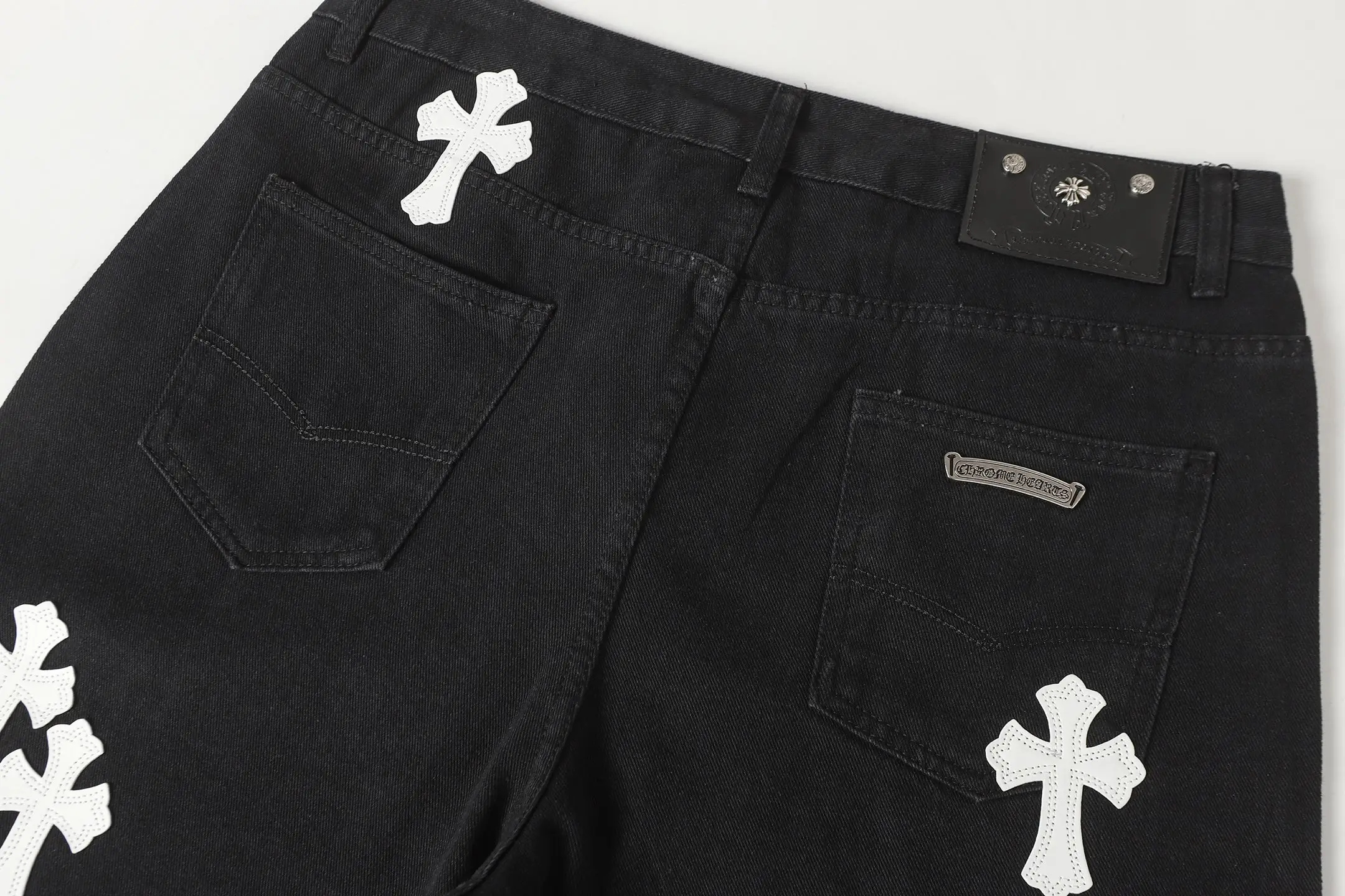 Cross Patch Straight-Leg Jeans D15013678 — view 10