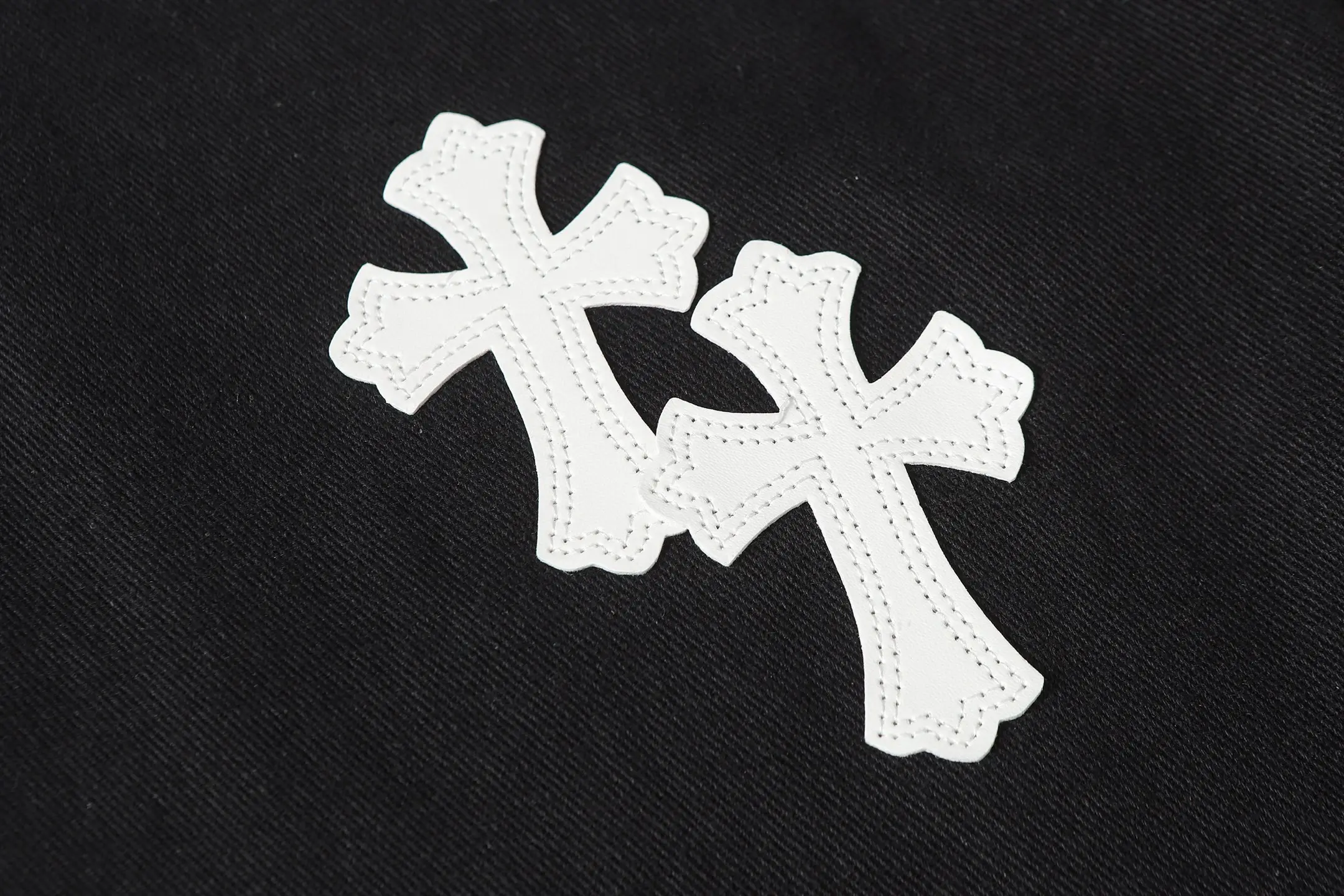 Cross Patch Straight-Leg Jeans D15013678 — view 11