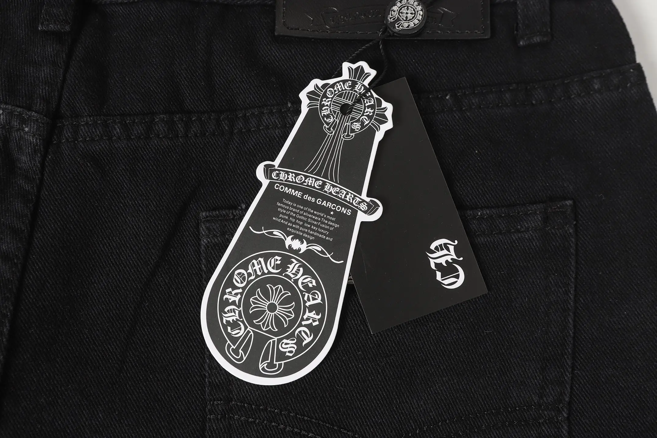 Cross Patch Straight-Leg Jeans D15013678 — view 13
