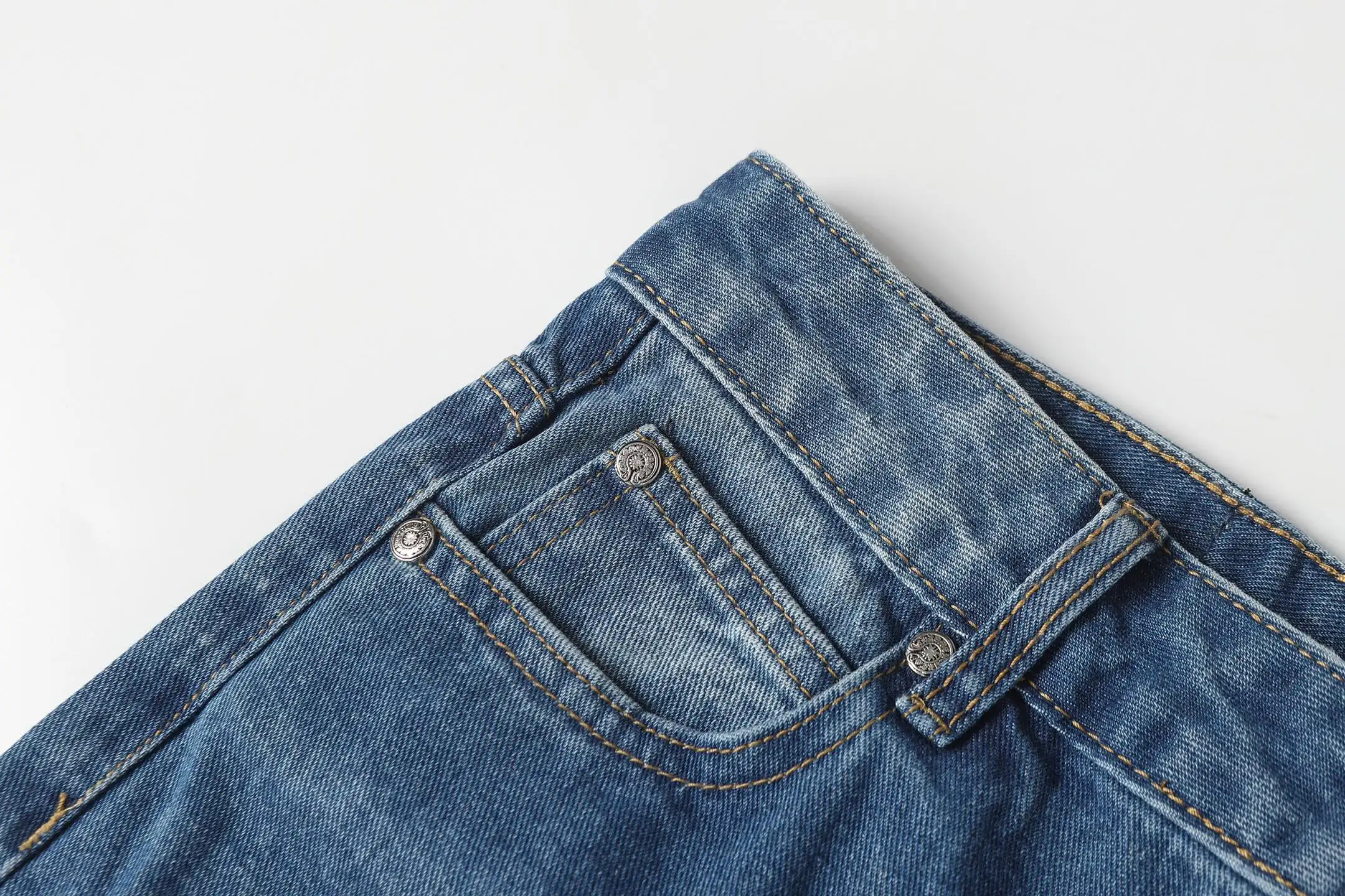 Cross Patch Appliqué Straight-Leg Jeans D15513679 — view 6