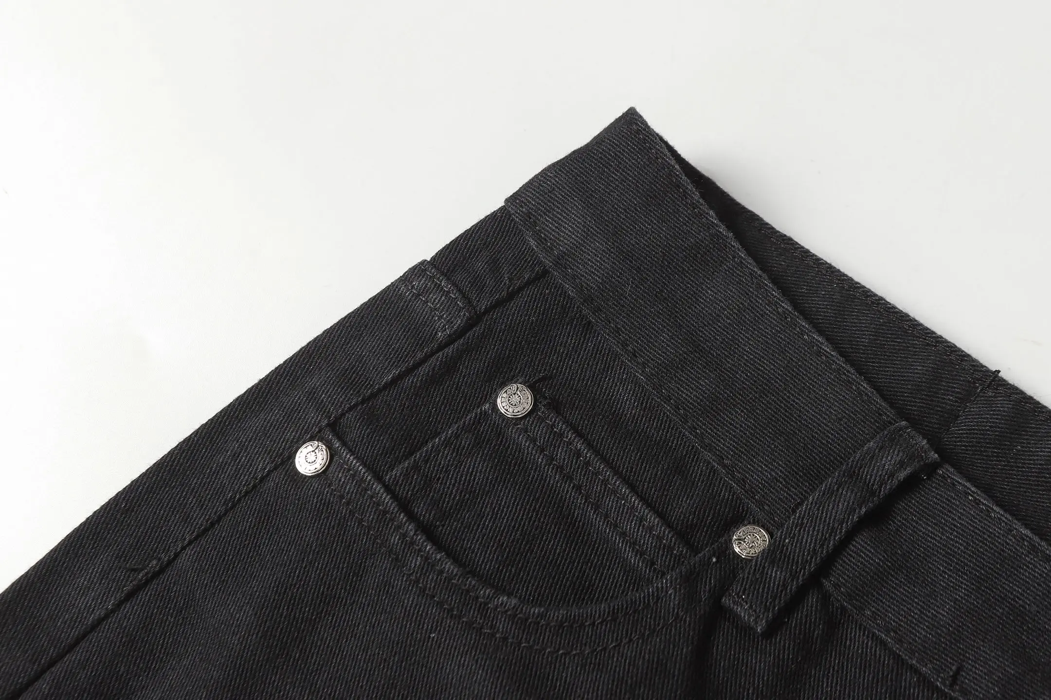 Leopard Patch Cross Straight-Leg Jeans D15513680 — view 4