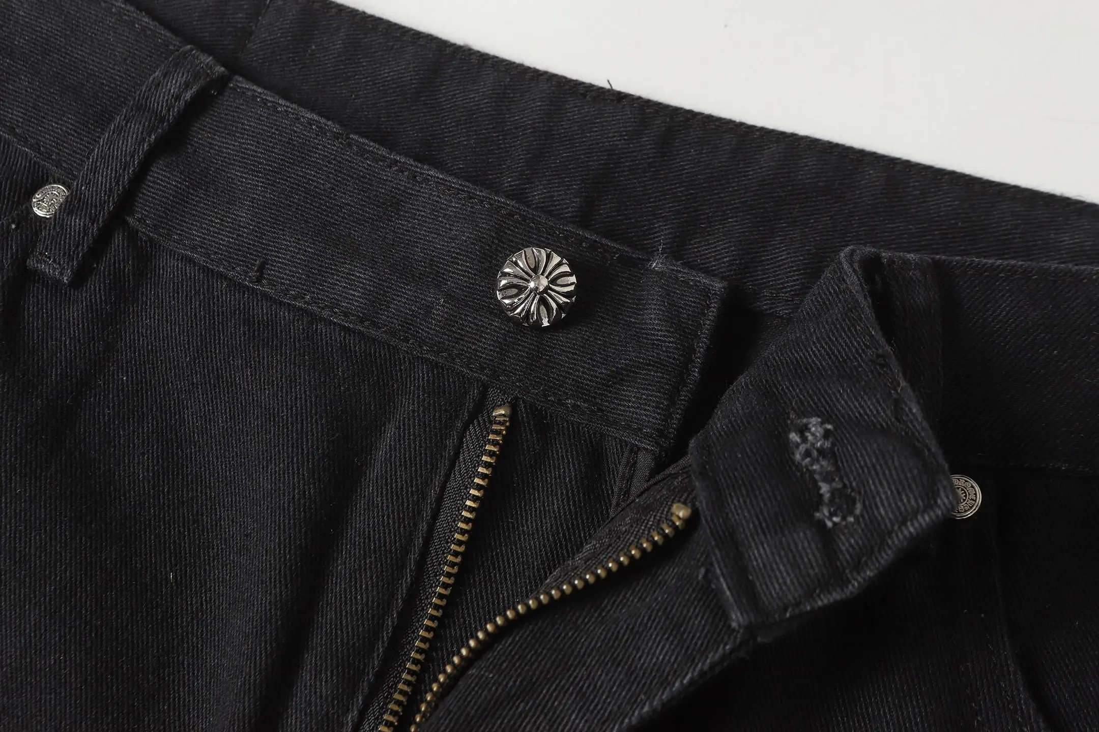 Leopard Patch Cross Straight-Leg Jeans D15513680 — view 6