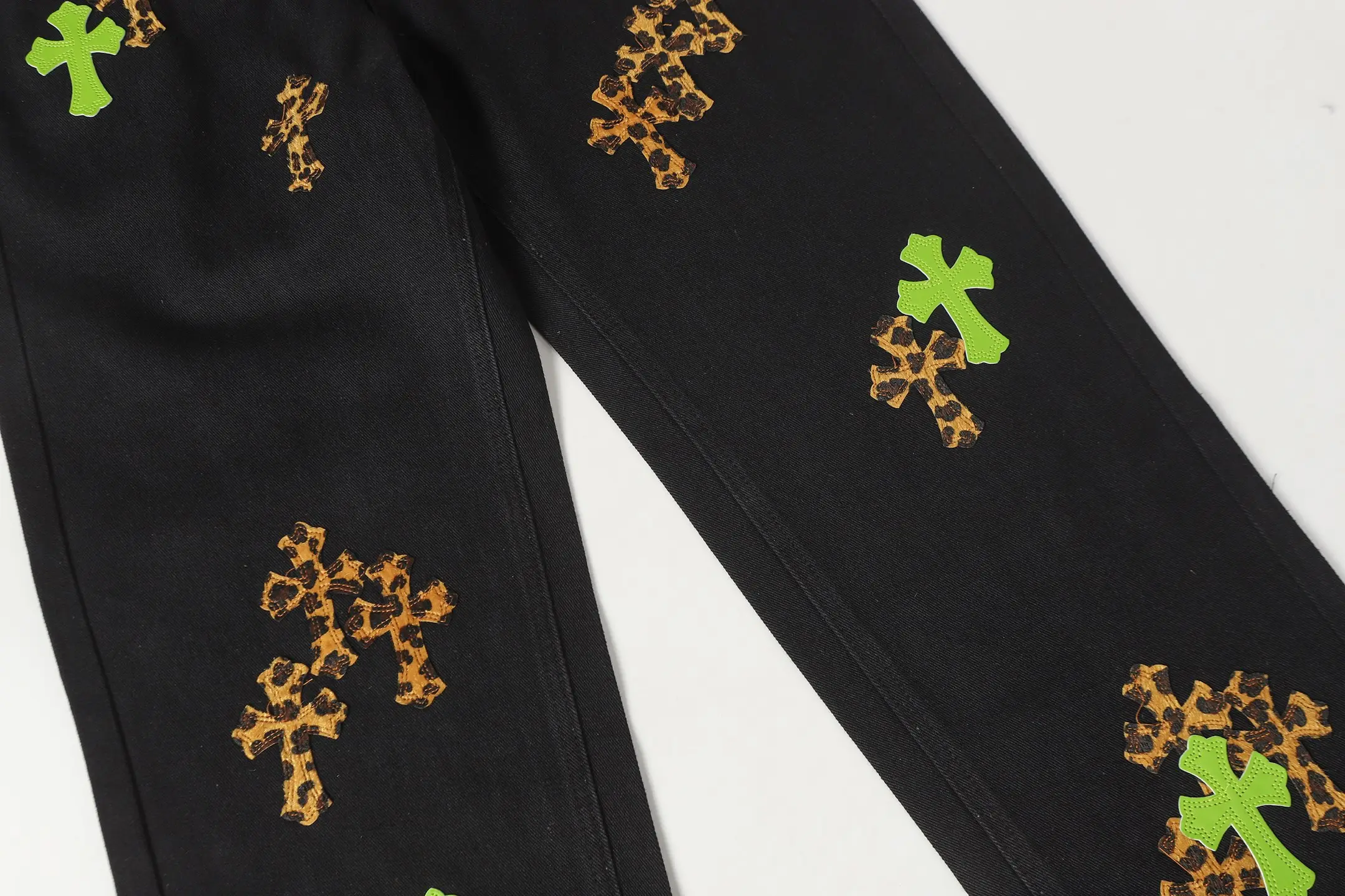 Leopard Patch Cross Straight-Leg Jeans D15513680 — view 7
