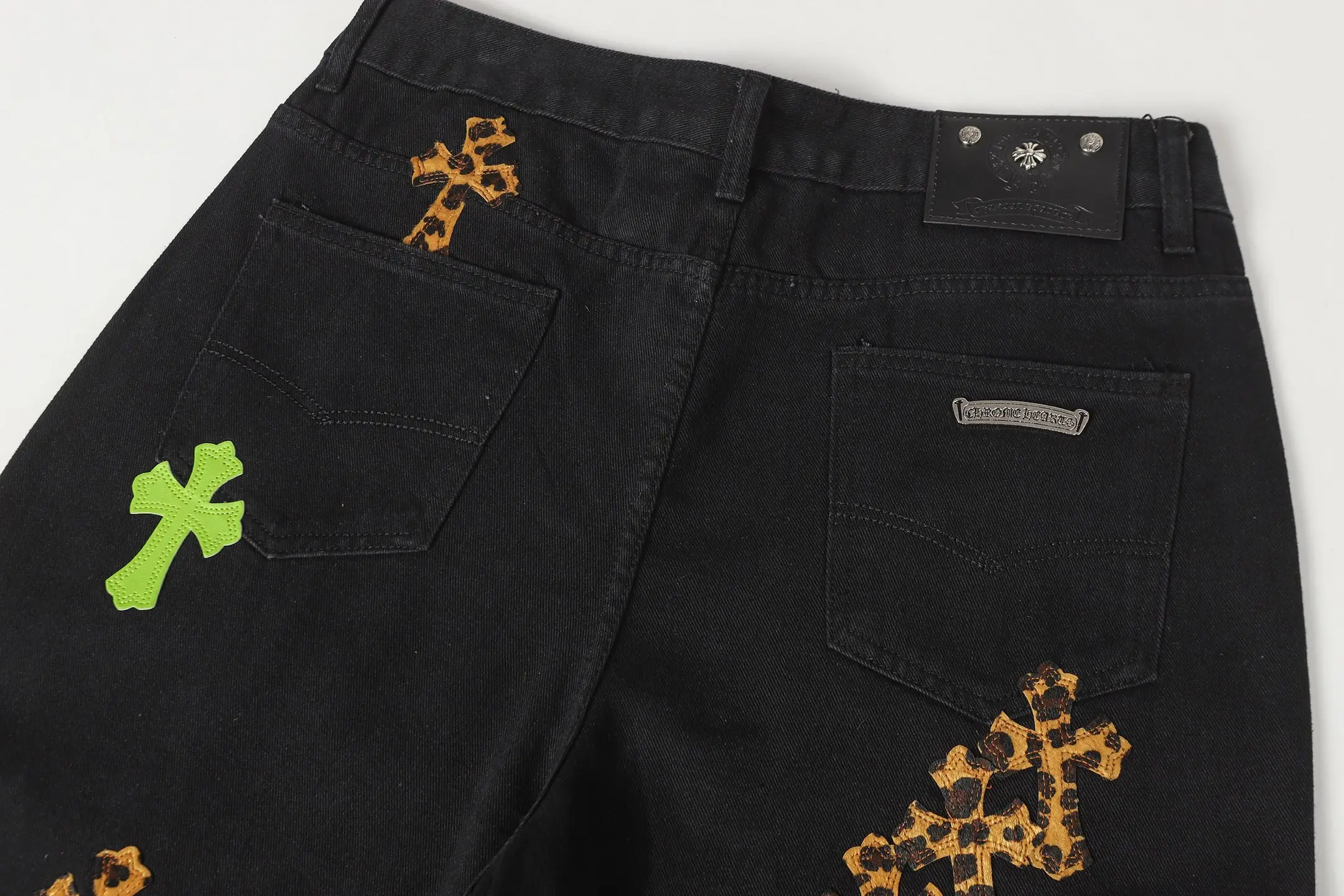 Leopard Patch Cross Straight-Leg Jeans D15513680 — view 8