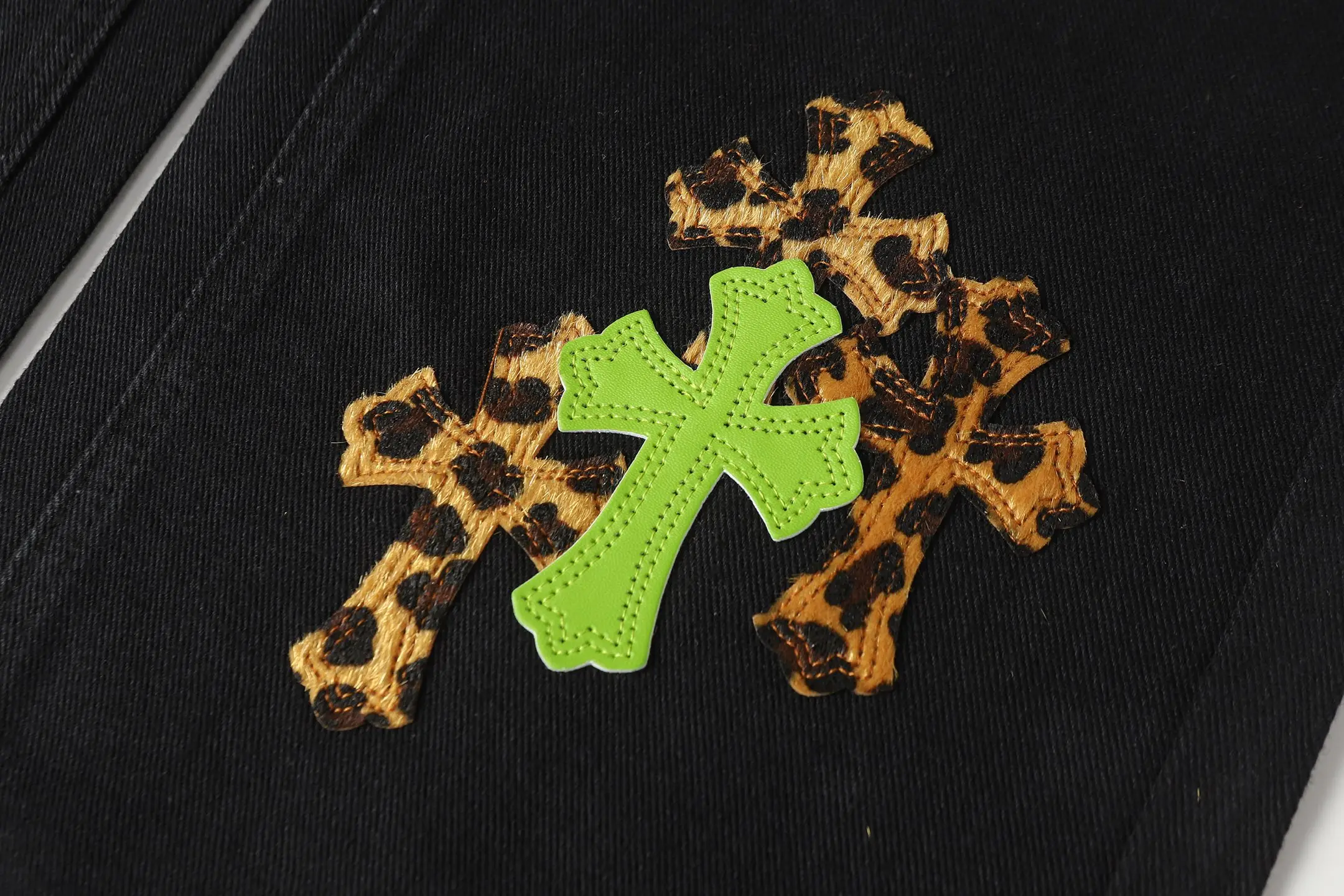 Leopard Patch Cross Straight-Leg Jeans D15513680 — view 10