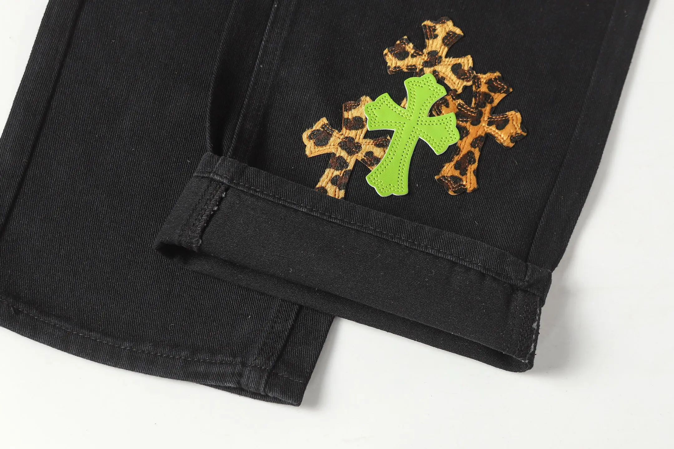Leopard Patch Cross Straight-Leg Jeans D15513680 — view 11