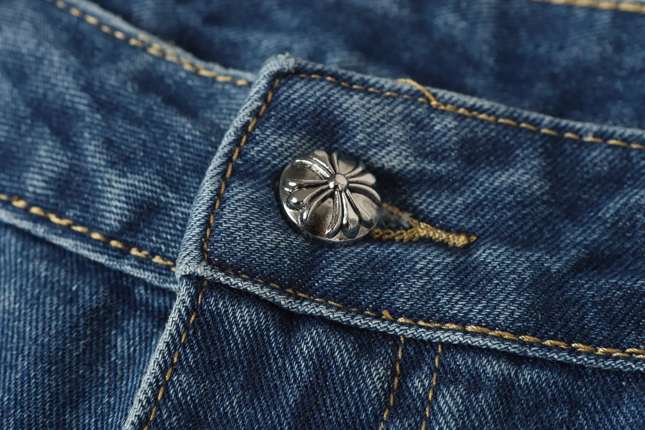 Cross Patch Appliqué Straight-Leg Jeans D15513681 — view 5