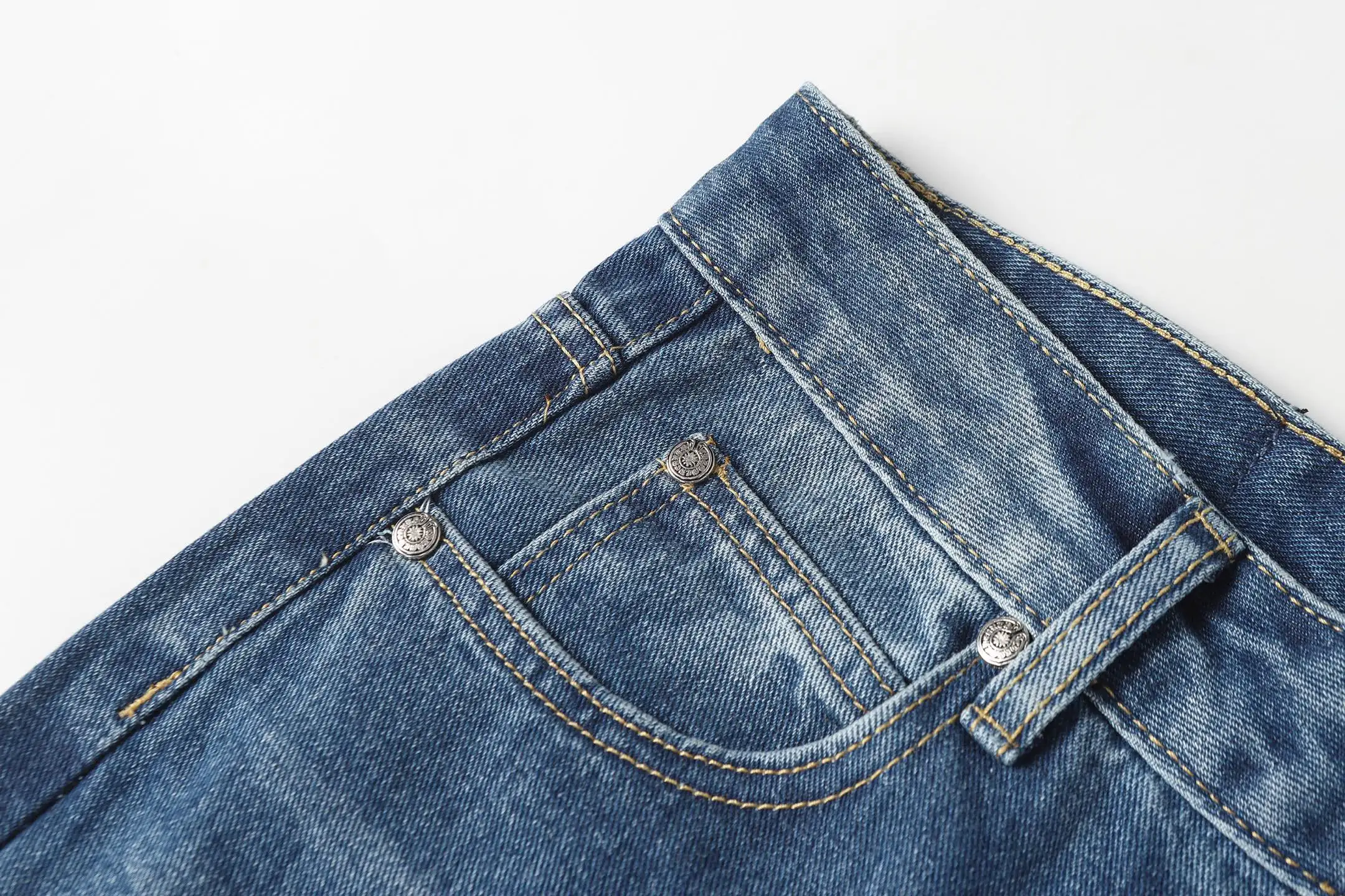 Cross Patch Appliqué Straight-Leg Jeans D15513681 — view 7