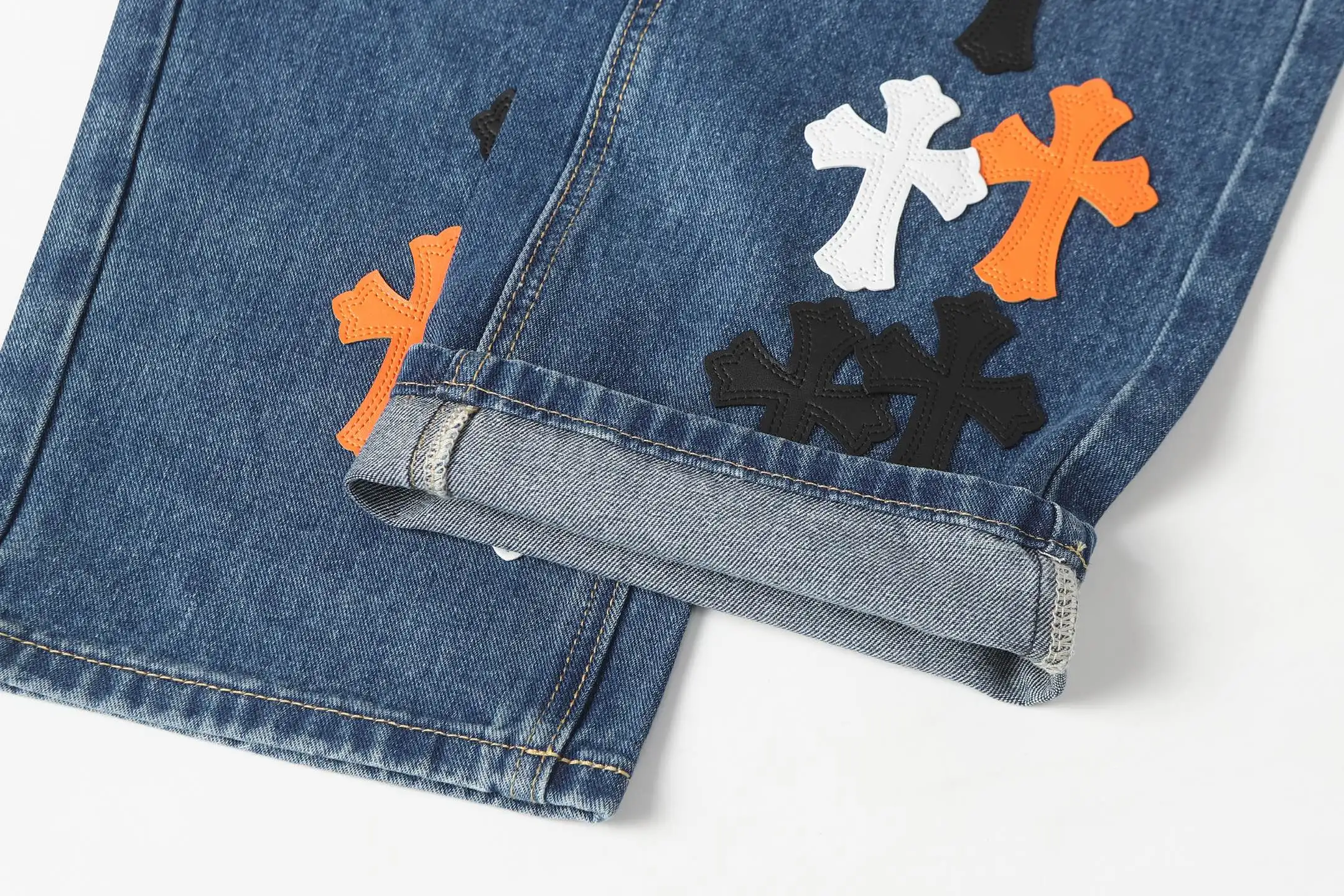 Cross Patch Appliqué Straight-Leg Jeans D15513681 — view 14