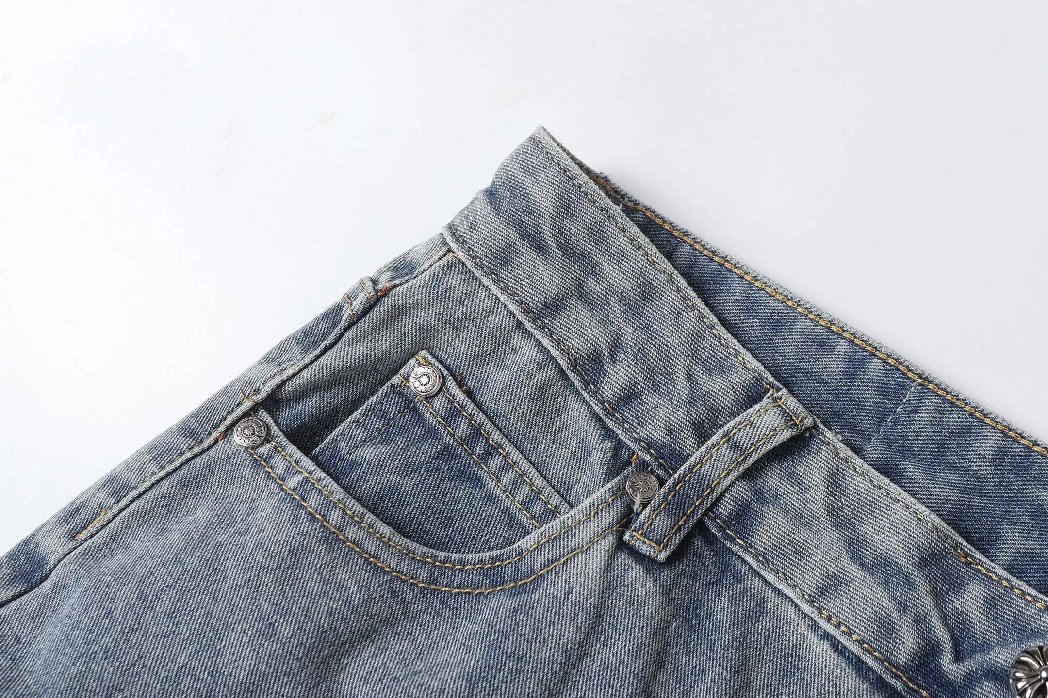 Cross Patch Appliqué Straight-Leg Jeans D15513607 — view 5